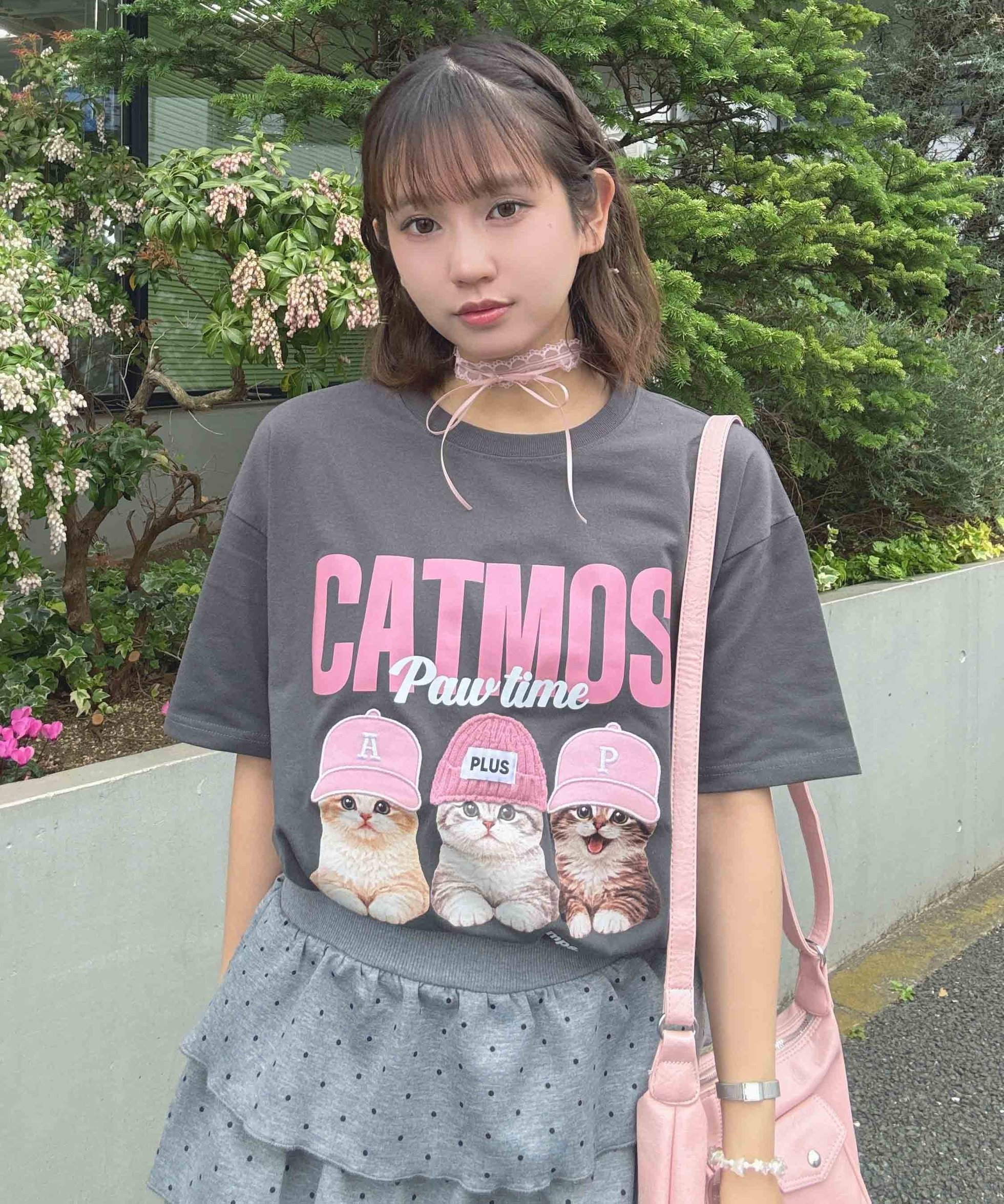 【アズノウアズ プラス/AS KNOW AS plus】の0【UNISEX ITEM】『ゆったりサイズ』リアル猫プリント おめかし半袖Tシャツ インテリア・キッズ・メンズ・レディースファッション・服の通販 founy(ファウニー) 　ファッション　Fashion　レディースファッション　Fashion for Women　トップス・カットソー　Cut & Sew Tops　シャツ・ブラウス・オフィスカジュアル　Elegant Blouses & Button-Ups　ロングTシャツ・Tシャツ　Longline T-Shirts & Tees　アニマル　Animal Print　ガーリー　Girly, Feminine Style　キャップ　Cap, Baseball Cap　シンプル　Simple, Minimal　ネコ　Cat, Feline Motif　猫　Cat, Kitty　フロント　Front, Front Design　プリント　Print, Printed Pattern　ボトム　Bottoms, Lower Wear　半袖　Short Sleeve, Half Sleeve　帽子　Hat, Headwear　ユニセックス　Unisex, Genderless　リアル　Real, Realistic　再入荷　Restock / Back in Stock　おすすめ　Recommended / Our Picks　CHXPKネコ|ID: prp329100004979817 ipo3291000000037315373