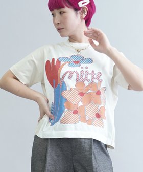 【ミーテ/miite】のフラワーサントーニニットドッキングプルオーバー 大人の最旬トレンドファッション＆コーディネート founy(ファウニー) ファッション Fashion レディースファッション Fashion for Women トップス・カットソー Cut & Sew Tops ニット Knit Tops & Sweaters カジュアルプルオーバー・ニットトップス Pullovers & Knit Tops / Casual Pullovers イタリア Italy カットソー Cut and Sewn Top グラフィック Graphic, Graphic Design シンプル Simple, Minimal デニム Denim, Jeans Material ドッキング Docking, Mixed Material 手描き Hand-Drawn, Illustrated バランス Balance, Style Balance フラワー Flower, Floral プリント Print, Printed Pattern モチーフ Motif, Design Theme ワーク Workwear, Utility Style おすすめ Recommended / Our Picks 夏 Summer |ID:prp329100004979839