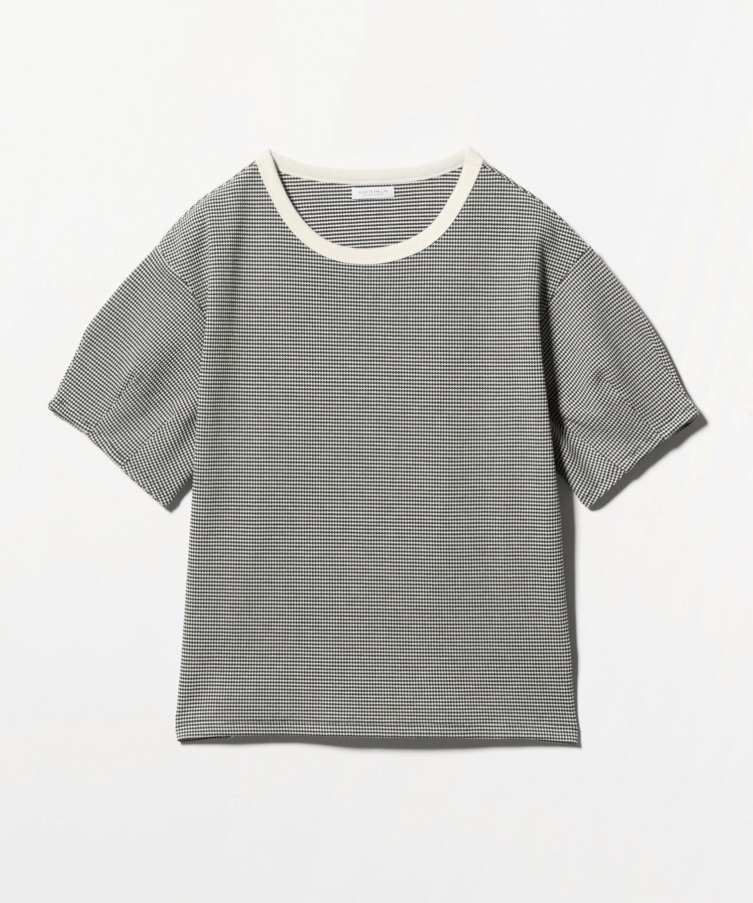 【ユナイテッドアローズ/UNITED ARROWS】のワッフルボーダー タックスリーブTシャツ A DAY IN THE LIFE インテリア・キッズ・メンズ・レディースファッション・服の通販 founy(ファウニー) 　ファッション　Fashion　レディースファッション　Fashion for Women　トップス・カットソー　Cut & Sew Tops　シャツ・ブラウス・オフィスカジュアル　Elegant Blouses & Button-Ups　ロングTシャツ・Tシャツ　Longline T-Shirts & Tees　カットソー　Cut and Sewn Top　シンプル　Simple, Minimal　スリーブ　Sleeve, Long Sleeve / Short Sleeve　デニム　Denim, Jeans Material　トレンド　Trend, Trending Now　バランス　Balance, Style Balance　フォルム　Silhouette, Form　ボーダー　Border, Stripe　無地　Plain, Solid Color　ロング　Long, Long-Length　ワッフル　Waffle, Waffle Knit　アウトレット　Outlet / Clearance　おすすめ　Recommended / Our Picks　夏　Summer　ビジネス 仕事 通勤　Business / Work / Commuting　DK.GRAY|ID: prp329100004979869 ipo3291000000037315603