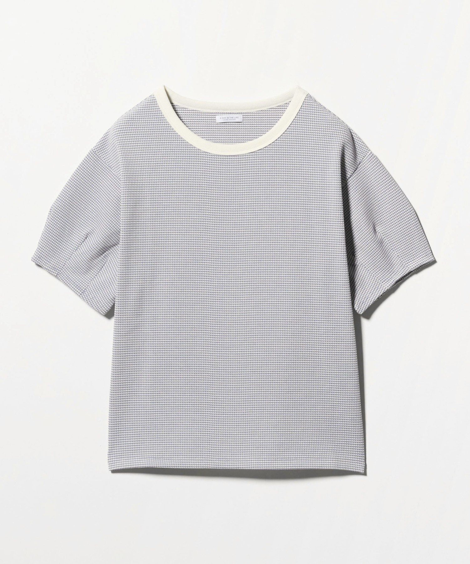 【ユナイテッドアローズ/UNITED ARROWS】のワッフルボーダー タックスリーブTシャツ A DAY IN THE LIFE インテリア・キッズ・メンズ・レディースファッション・服の通販 founy(ファウニー) 　ファッション　Fashion　レディースファッション　Fashion for Women　トップス・カットソー　Cut & Sew Tops　シャツ・ブラウス・オフィスカジュアル　Elegant Blouses & Button-Ups　ロングTシャツ・Tシャツ　Longline T-Shirts & Tees　カットソー　Cut and Sewn Top　シンプル　Simple, Minimal　スリーブ　Sleeve, Long Sleeve / Short Sleeve　デニム　Denim, Jeans Material　トレンド　Trend, Trending Now　バランス　Balance, Style Balance　フォルム　Silhouette, Form　ボーダー　Border, Stripe　無地　Plain, Solid Color　ロング　Long, Long-Length　ワッフル　Waffle, Waffle Knit　アウトレット　Outlet / Clearance　おすすめ　Recommended / Our Picks　夏　Summer　ビジネス 仕事 通勤　Business / Work / Commuting　LT.BLUE|ID: prp329100004979869 ipo3291000000037315605