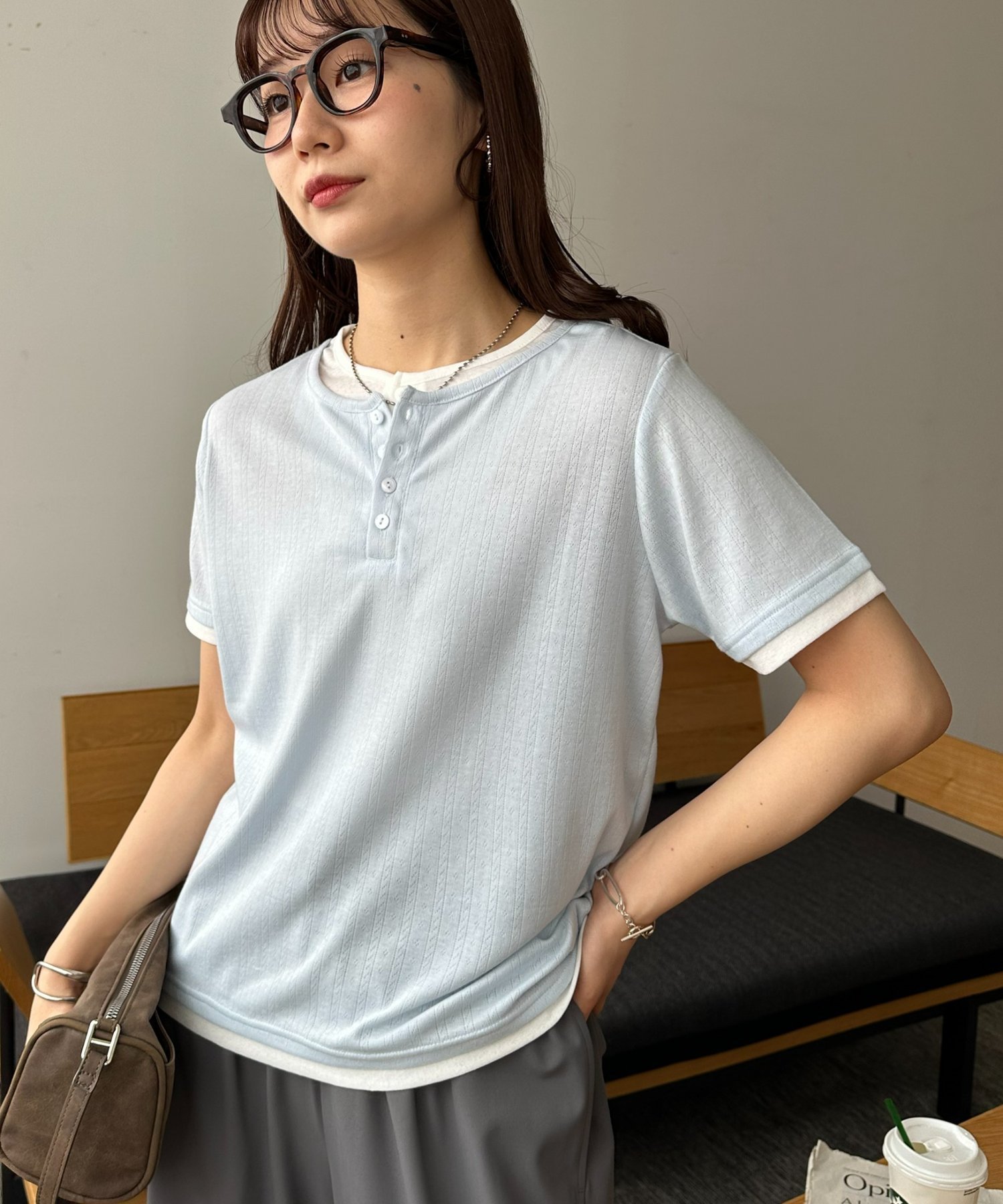 【ディスコート/Discoat】のヘンリー配色半袖プルオーバー インテリア・キッズ・メンズ・レディースファッション・服の通販 founy(ファウニー) 　ファッション　Fashion　レディースファッション　Fashion for Women　トップス・カットソー　Cut & Sew Tops　カジュアルプルオーバー・ニットトップス　Pullovers & Knit Tops / Casual Pullovers　おすすめ　Recommended / Our Picks　とろみ　Fluid, Flowy Fabric　スラックス　Slacks, Dress Pants　センター　Center, Center Line　バランス　Balance, Style Balance　プリーツ　Pleats, Pleated　ロング　Long, Long-Length　半袖　Short Sleeve, Half Sleeve　スカイブルー|ID: prp329100004979899 ipo3291000000037315737