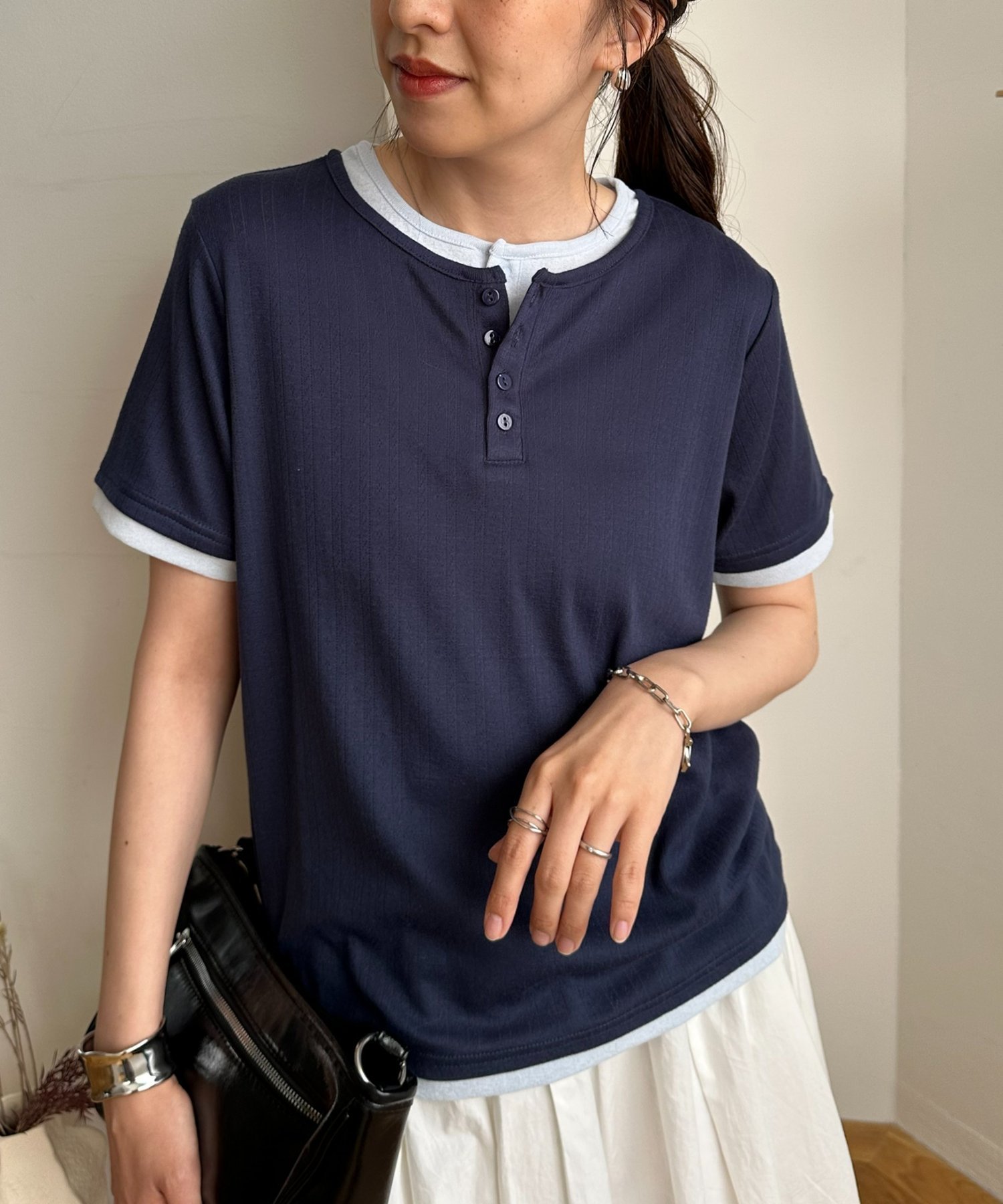 【ディスコート/Discoat】のヘンリー配色半袖プルオーバー インテリア・キッズ・メンズ・レディースファッション・服の通販 founy(ファウニー) 　ファッション　Fashion　レディースファッション　Fashion for Women　トップス・カットソー　Cut & Sew Tops　カジュアルプルオーバー・ニットトップス　Pullovers & Knit Tops / Casual Pullovers　おすすめ　Recommended / Our Picks　とろみ　Fluid, Flowy Fabric　スラックス　Slacks, Dress Pants　センター　Center, Center Line　バランス　Balance, Style Balance　プリーツ　Pleats, Pleated　ロング　Long, Long-Length　半袖　Short Sleeve, Half Sleeve　ネイビー|ID: prp329100004979899 ipo3291000000037315738