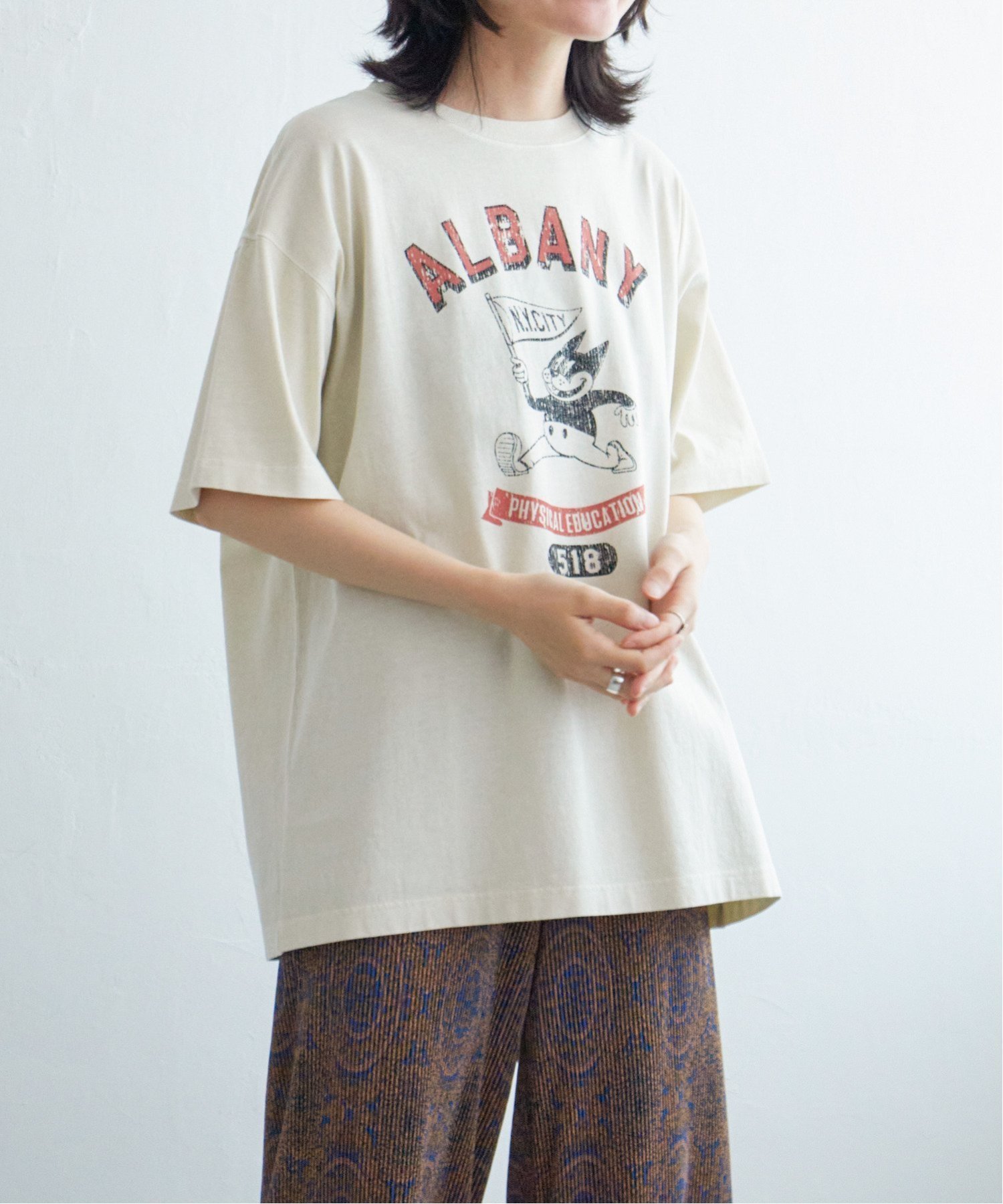 【ヴァンス エクスチェンジ/VENCE EXCHANGE】のキャラプリントTシャツ インテリア・キッズ・メンズ・レディースファッション・服の通販 founy(ファウニー) 　ファッション　Fashion　レディースファッション　Fashion for Women　トップス・カットソー　Cut & Sew Tops　シャツ・ブラウス・オフィスカジュアル　Elegant Blouses & Button-Ups　ロングTシャツ・Tシャツ　Longline T-Shirts & Tees　おすすめ　Recommended / Our Picks　トレンド　Trend, Trending Now　フレア　Flare, Flared　プリント　Print, Printed Pattern　プリーツ　Pleats, Pleated　ワイド　Wide, Wide Fit　オフホワイト|ID: prp329100004979918 ipo3291000000037315808