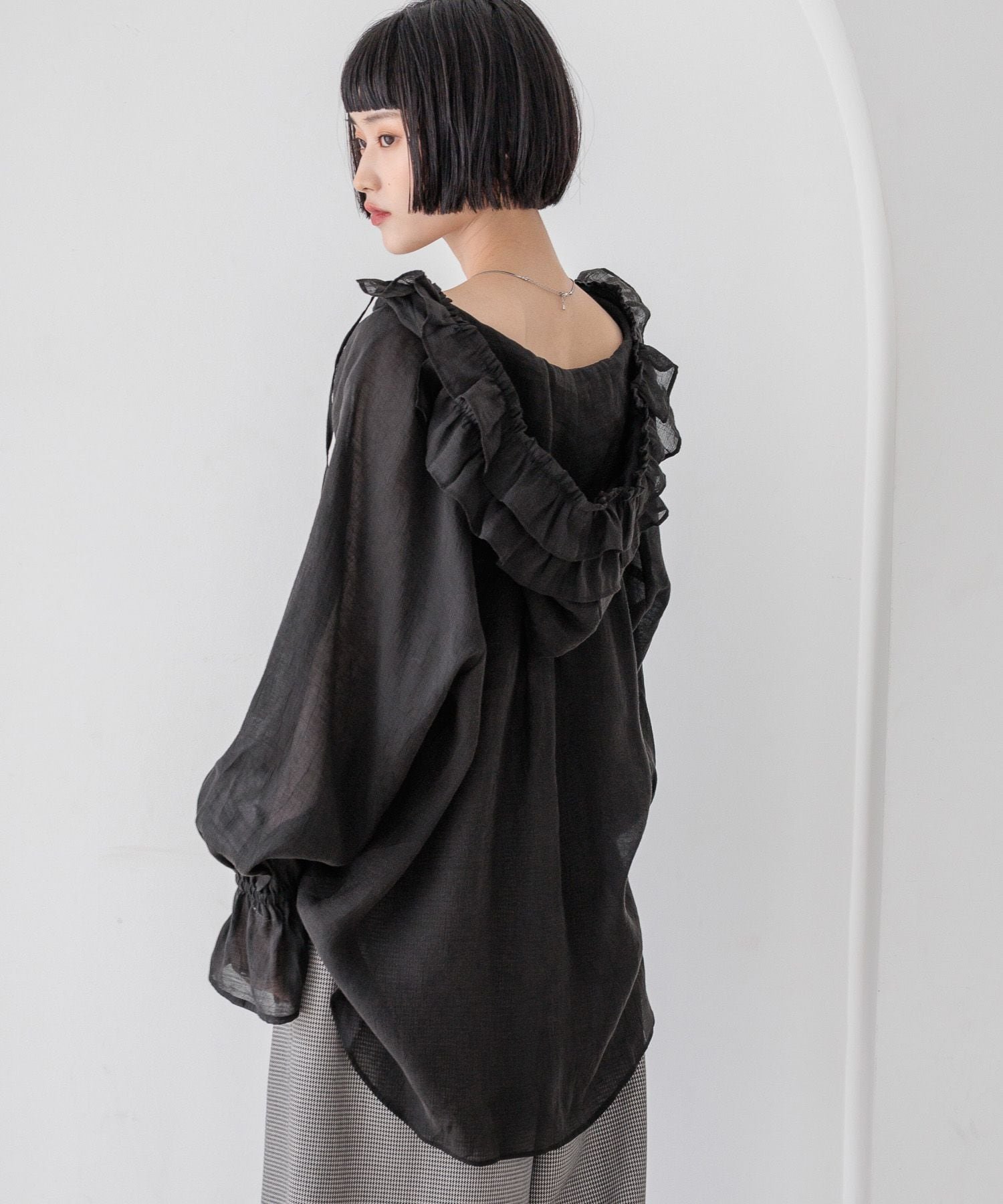 【ローリーズファーム/LOWRYS FARM】のフリルフードシャツ インテリア・キッズ・メンズ・レディースファッション・服の通販 founy(ファウニー) 　ファッション　Fashion　レディースファッション　Fashion for Women　トップス・カットソー　Cut & Sew Tops　シャツ・ブラウス・オフィスカジュアル　Elegant Blouses & Button-Ups　おすすめ　Recommended / Our Picks　インナー　Innerwear　キャミソール　Camisole, Spaghetti Strap Top　シアー　Sheer, See-Through　スウェット / スエット　Sweatshirt, Sweatwear　フリル　Frill, Ruffle　夏　Summer　ブラック|ID: prp329100004980100 ipo3291000000037316563