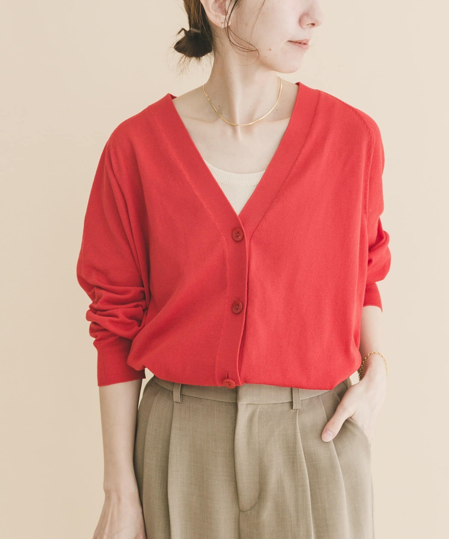 【アイテムズアーバンリサーチ/ITEMS URBAN RESEARCH】の『UVカット』Vネックオーバーカーディガン(楽着シリーズ) インテリア・キッズ・メンズ・レディースファッション・服の通販 founy(ファウニー) 　ファッション　Fashion　レディースファッション　Fashion for Women　トップス・カットソー　Cut & Sew Tops　カーディガン・羽織り　Layered Style Cardigans　Vネックトップス　V-Neck Tops / V-Cut Neckline Shirts　2026年　2026　2026春夏・S/S　Spring/Summer 2026 SS26　インナー　Innerwear　カーディガン　Cardigan, Knitwear　バランス　Balance, Style Balance　夏　Summer　S/S・春夏　SS, Spring/Summer, Warm Season　レッド|ID: prp329100004980101 ipo3291000000037316570