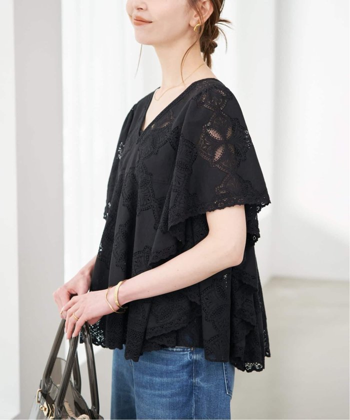 【スローブ イエナ/SLOBE IENA】の《追加》レースフリルVネックブラウス インテリア・キッズ・メンズ・レディースファッション・服の通販 founy(ファウニー) https://founy.com/ ファッション Fashion レディースファッション Fashion for Women トップス・カットソー Cut & Sew Tops シャツ・ブラウス・オフィスカジュアル Elegant Blouses & Button-Ups Vネックトップス V-Neck Tops / V-Cut Neckline Shirts 2026年 2026 2026春夏・S/S Spring/Summer 2026 SS26 フリル Frill, Ruffle レース Lace, Lace Fabric 人気 Popular, Best Seller |ID: prp329100004980108 ipo3291000000037388469