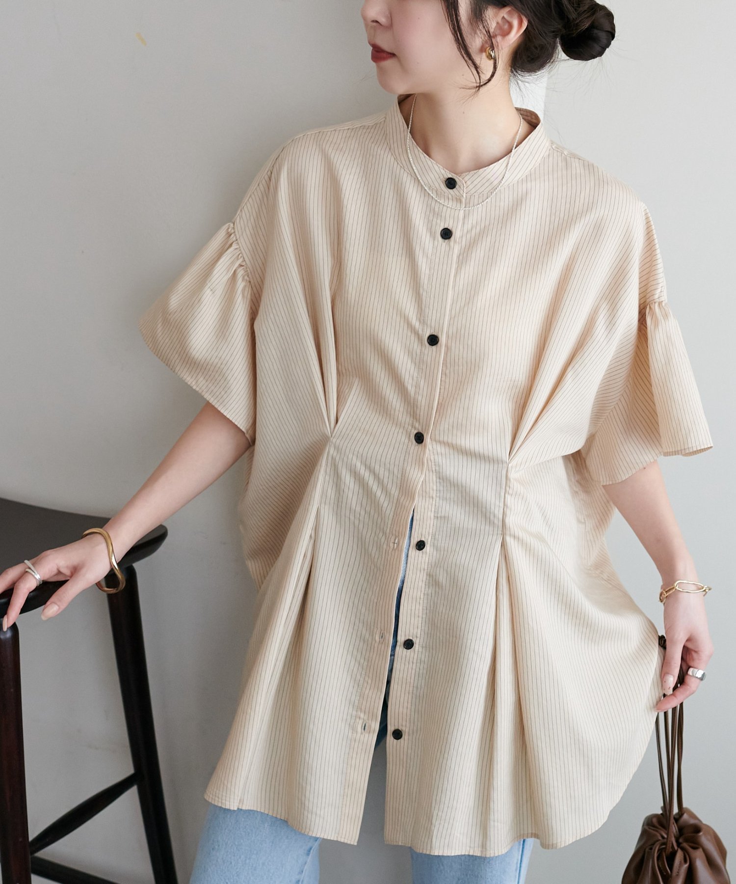 【ディスコート/Discoat】の【WEB限定】タックデザインオーバー半袖シャツ インテリア・キッズ・メンズ・レディースファッション・服の通販 founy(ファウニー) 　ファッション　Fashion　レディースファッション　Fashion for Women　トップス・カットソー　Cut & Sew Tops　シャツ・ブラウス・オフィスカジュアル　Elegant Blouses & Button-Ups　おすすめ　Recommended / Our Picks　キャミワンピース　Cami Dress, Slip Dress　シンプル　Simple, Minimal　スラックス　Slacks, Dress Pants　スリーブ　Sleeve, Long Sleeve / Short Sleeve　タンク　Tank Top, Sleeveless Top　デニム　Denim, Jeans Material　フェミニン　Feminine, Girly　フロント　Front, Front Design　半袖　Short Sleeve, Half Sleeve　羽織　Haori, Light Jacket　ベージュ|ID: prp329100004980109 ipo3291000000037316683