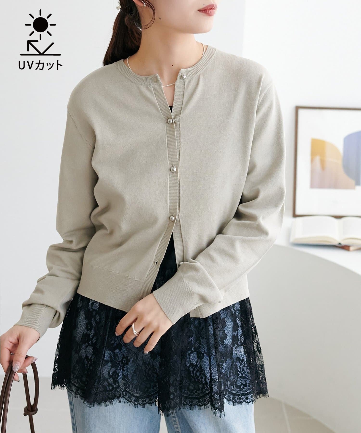 【ディスコート/Discoat】のUVサラモチメタル釦クルーカーディガン インテリア・キッズ・メンズ・レディースファッション・服の通販 founy(ファウニー) 　ファッション　Fashion　レディースファッション　Fashion for Women　トップス・カットソー　Cut & Sew Tops　カーディガン・羽織り　Layered Style Cardigans　アクセサリー　Fashion Accessories　カーディガン　Cardigan, Knitwear　キャミ　Camisole, Cami Top　コンパクト　Compact, Small Size　切替　Switching, Contrast Panel　とろみ　Fluid, Flowy Fabric　トレンド　Trend, Trending Now　ノースリーブ　Sleeveless, No-Sleeve　バランス　Balance, Style Balance　パール　Pearl, Pearl Accent　ベーシック　Basic, Essential　半袖　Short Sleeve, Half Sleeve　メタル　Metal, Metal Parts　レース　Lace, Lace Fabric　ワイド　Wide, Wide Fit　おすすめ　Recommended / Our Picks　エレガント 上品　Elegant　ビジネス 仕事 通勤　Business / Work / Commuting　グレージュ|ID: prp329100004980146 ipo3291000000037317047