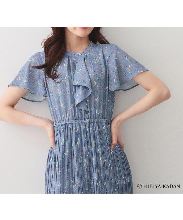 【インデックス/INDEX】の【日比谷花壇コラボ】ラッフルタイプリーツワンピース【防シワ/洗濯機OK】 インテリア・キッズ・メンズ・レディースファッション・服の通販 founy(ファウニー) 　ファッション　Fashion　レディースファッション　Fashion for Women　ワンピース　Dresses　春　Spring　コラボ　Collaboration, Collab　コレクション　Collection, Seasonal Line　スカーフ　Scarf, Neckwear　スペシャル　Special, Limited Edition　スマート　Smart, Elegant　スリーブ　Sleeve, Long Sleeve / Short Sleeve　バランス　Balance, Style Balance　フィット　Fit, Slim Fit　フェミニン　Feminine, Girly　フレア　Flare, Flared　プリント　Print, Printed Pattern　プリーツ　Pleats, Pleated　ポケット　Pocket, Pocket Detail　モチーフ　Motif, Design Theme　S/S・春夏　SS, Spring/Summer, Warm Season　夏　Summer　旅行　Travel　エレガント 上品　Elegant　ギフト プレゼント　Gift / Present　ブルー|ID: prp329100004980200 ipo3291000000037317252