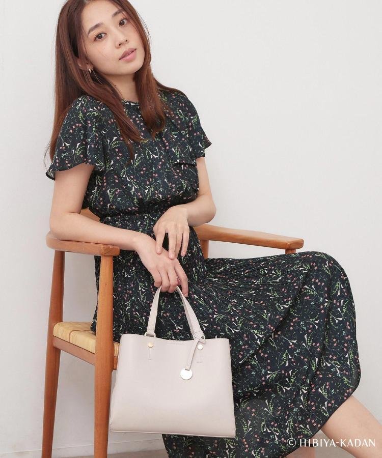 【インデックス/INDEX】の【日比谷花壇コラボ】ラッフルタイプリーツワンピース【防シワ/洗濯機OK】 インテリア・キッズ・メンズ・レディースファッション・服の通販 founy(ファウニー) 　ファッション　Fashion　レディースファッション　Fashion for Women　ワンピース　Dresses　春　Spring　コラボ　Collaboration, Collab　コレクション　Collection, Seasonal Line　スカーフ　Scarf, Neckwear　スペシャル　Special, Limited Edition　スマート　Smart, Elegant　スリーブ　Sleeve, Long Sleeve / Short Sleeve　バランス　Balance, Style Balance　フィット　Fit, Slim Fit　フェミニン　Feminine, Girly　フレア　Flare, Flared　プリント　Print, Printed Pattern　プリーツ　Pleats, Pleated　ポケット　Pocket, Pocket Detail　モチーフ　Motif, Design Theme　S/S・春夏　SS, Spring/Summer, Warm Season　夏　Summer　旅行　Travel　エレガント 上品　Elegant　ギフト プレゼント　Gift / Present　ネイビー|ID: prp329100004980200 ipo3291000000037317253