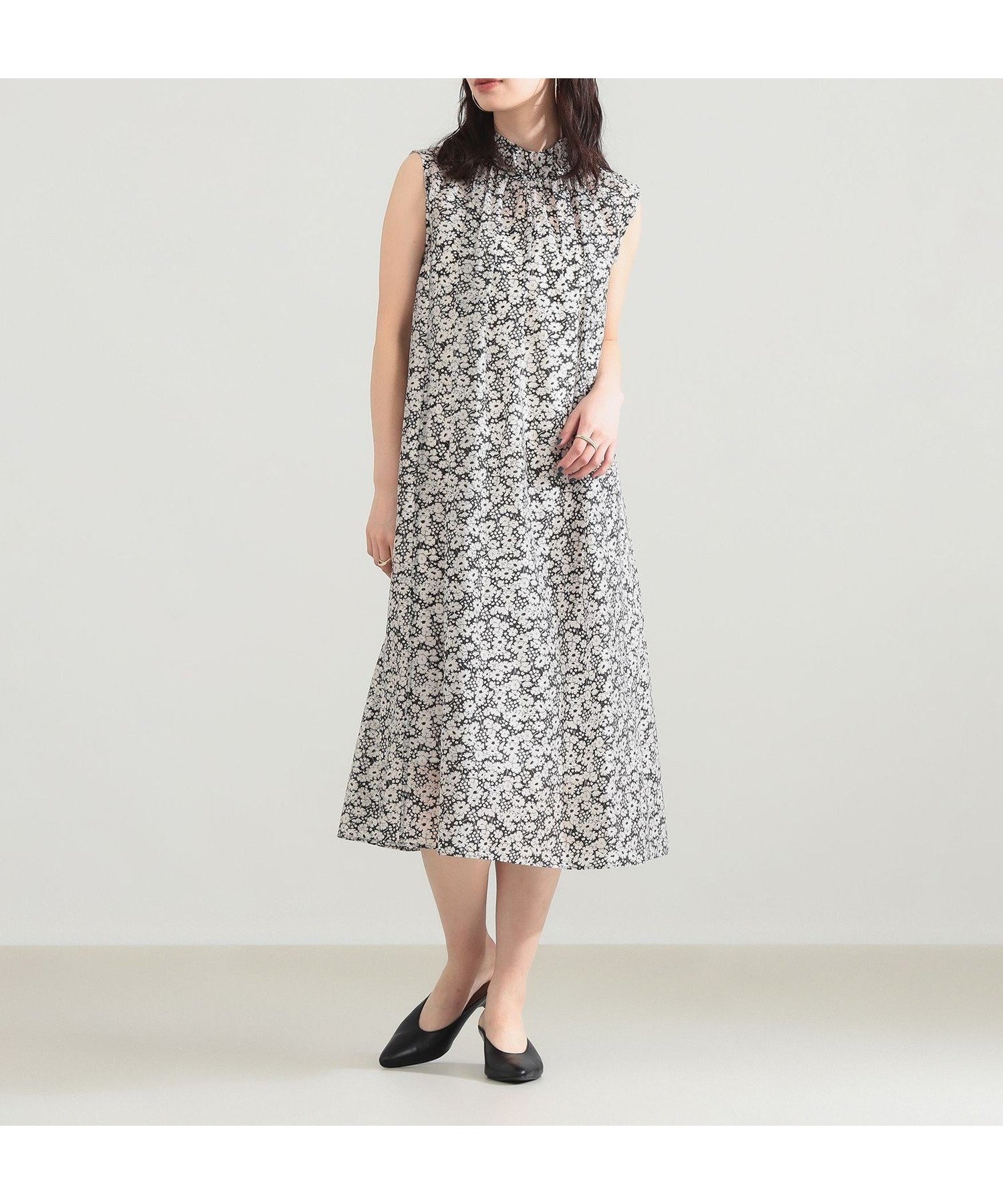 【デミルクス ビームス/Demi-Luxe BEAMS】のフラワー フリルネック ノースリーブ ワンピース 大人の最旬トレンドファッション＆コーディネート founy(ファウニー) 　ファッション　Fashion　レディースファッション　Fashion for Women　ワンピース　Dresses　インナー　Innerwear　オーガンジー　Organza Fabric　カーディガン　Cardigan, Knitwear　キャミソール　Camisole, Spaghetti Strap Top　ギャザー　Gathered, Ruffled　シルバー　Silver, Metallic Silver　ジャケット　Jacket, Outerwear　ドレープ　Drape, Draping Fabric　ノースリーブ　Sleeveless, No-Sleeve　フラワー　Flower, Floral　フリル　Frill, Ruffle　プリント　Print, Printed Pattern　 other-1|ID: prp329100004980281 ipo3291000000037317522