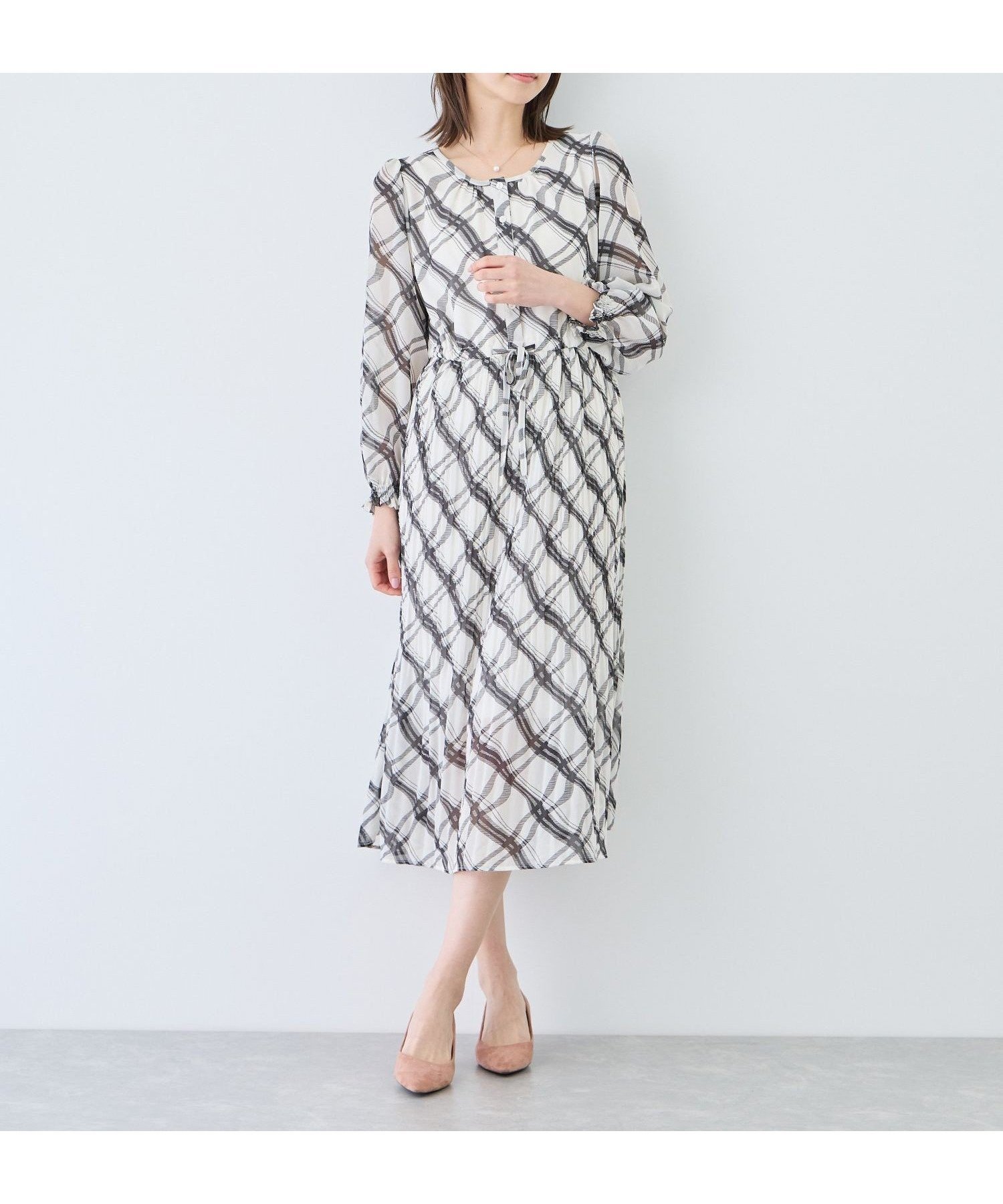 【ジャイロ/JAYRO】のチェック切替プリーツワンピース インテリア・キッズ・メンズ・レディースファッション・服の通販 founy(ファウニー) 　ファッション　Fashion　レディースファッション　Fashion for Women　ワンピース　Dresses　カーディガン　Cardigan, Knitwear　クラシカル　Classical, Vintage-Inspired　切替　Switching, Contrast Panel　サンダル　Sandals, Summer Shoes　シャーリング　Shirring, Ruched　シューズ　Shoes, Footwear　ジャケット　Jacket, Outerwear　チェック　Check, Plaid, Tartan　フラット　Flat, Flat Shoes　プリーツ　Pleats, Pleated　ポケット　Pocket, Pocket Detail　リボン　Ribbon, Bow　リラックス　Relax, Relaxed Fit　エレガント 上品　Elegant　ホワイト系(12)|ID: prp329100004980475 ipo3291000000037318167