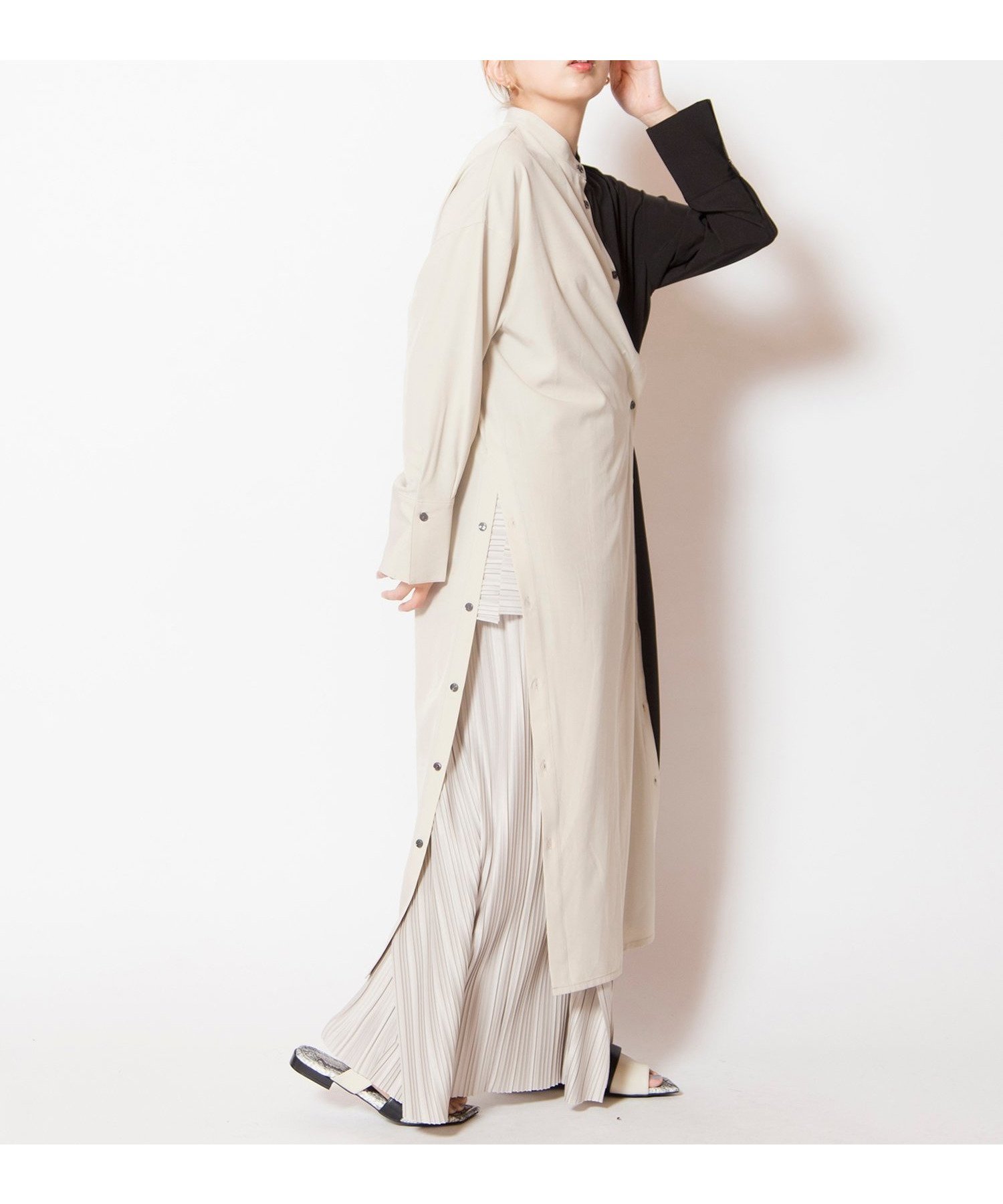 【オズモーシス/OSMOSIS】のバイカラーボタンアレンジワンピース インテリア・キッズ・メンズ・レディースファッション・服の通販 founy(ファウニー) 　ファッション　Fashion　レディースファッション　Fashion for Women　ワンピース　Dresses　スリット　Slit, Slit Detail　バランス　Balance, Style Balance　再入荷　Restock / Back in Stock　夏　Summer　S/S・春夏　SS, Spring/Summer, Warm Season　羽織　Haori, Light Jacket　L.BEIGE|ID: prp329100004980551 ipo3291000000037318438