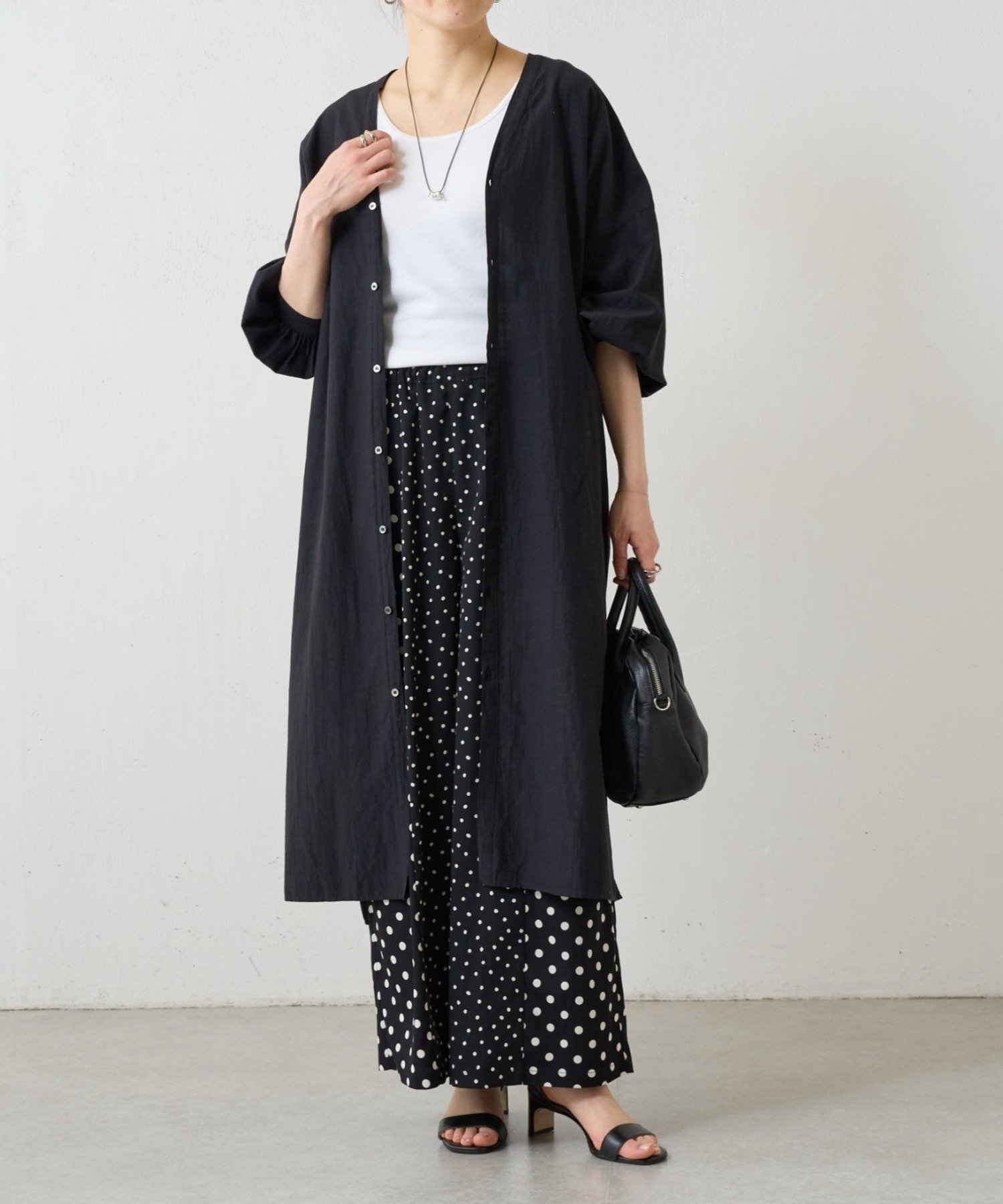 【ビアズリー/BEARDSLEY】のガウンワンピース インテリア・キッズ・メンズ・レディースファッション・服の通販 founy(ファウニー) 　ファッション　Fashion　レディースファッション　Fashion for Women　ワンピース　Dresses　ガウン　Gown, Robe　キュプラ　Cupro, Eco Fabric　バルーン　Balloon, Balloon Silhouette　ポケット　Pocket, Pocket Detail　リネン　Linen, Linen Fabric　リラックス　Relax, Relaxed Fit　再入荷　Restock / Back in Stock　夏　Summer　エレガント 上品　Elegant　ブラック|ID: prp329100004980628 ipo3291000000037318707