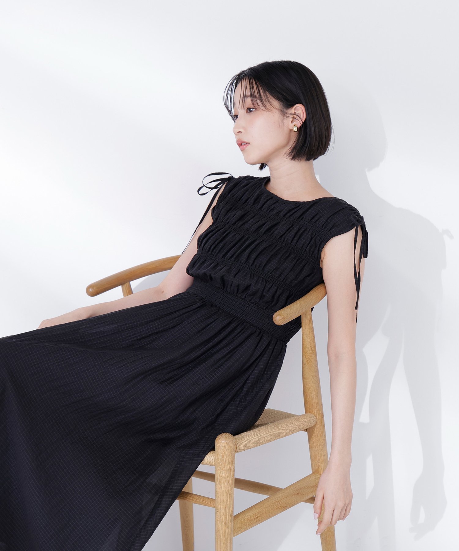 【ナチュラル ビューティー ベーシック/NATURAL BEAUTY BASIC】のシアーチェックギャザーワンピース インテリア・キッズ・メンズ・レディースファッション・服の通販 founy(ファウニー) 　ファッション　Fashion　レディースファッション　Fashion for Women　ワンピース　Dresses　ギャザー　Gathered, Ruffled　シャーリング　Shirring, Ruched　リボン　Ribbon, Bow　ブラック|ID: prp329100004980642 ipo3291000000037318755