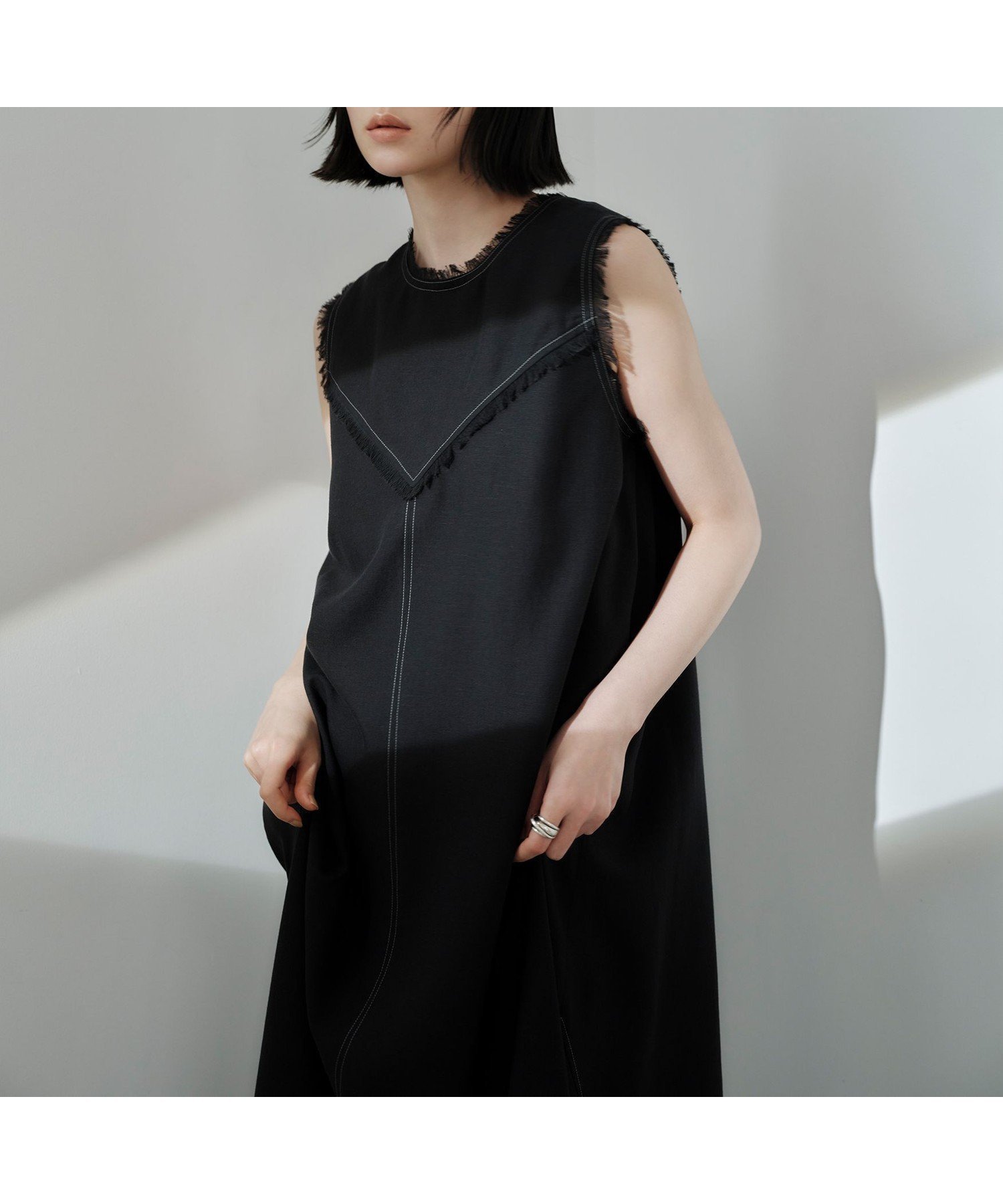 【ユナイテッドアローズ/UNITED ARROWS】のEMMEL REFINES EM フリンジステッチ ノースリーブ ワンピース 大人の最旬トレンドファッション＆コーディネート founy(ファウニー) 　ファッション　Fashion　レディースファッション　Fashion for Women　ワンピース　Dresses　春　Spring　切替　Switching, Contrast Panel　サンダル　Sandals, Summer Shoes　トレンド　Trend, Trending Now　ノースリーブ　Sleeveless, No-Sleeve　フィット　Fit, Slim Fit　フェミニン　Feminine, Girly　フリンジ　Fringe, Tassel　アウトレット　Outlet / Clearance　おすすめ　Recommended / Our Picks　夏　Summer　2025年　2025　2025春夏・S/S　Spring/Summer 2025 SS25　 other-1|ID: prp329100004980724 ipo3291000000037319063