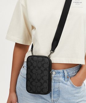 【コーチ/COACH / MEN】の【公式】エイデン クロスボディ・シグネチャー キャンバス 大人の最旬トレンドファッション＆コーディネート founy(ファウニー) ファッション Fashion メンズファッション Fashion for Men iPhone アイフォーン iPhone キャンバス Canvas, Canvas Fabric シューズ Shoes, Footwear ショルダー Shoulder, Shoulder Strap ジップ Zip, Zipper ポケット Pocket, Pocket Detail ラップ Wrap, Wrap Design 財布 Wallet, Purse |ID:prp329100004981154