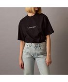 【カルバンクライン/Calvin Klein】の【公式ショップ】 カルバンクライン スタンダード リラックス クルーネック Tシャツ Calvin Klein 40HM228 大人の最旬トレンドファッション＆コーディネート founy(ファウニー) ファッション Fashion レディースファッション Fashion for Women トップス・カットソー Cut & Sew Tops シャツ・ブラウス・オフィスカジュアル Elegant Blouses & Button-Ups ロングTシャツ・Tシャツ Longline T-Shirts & Tees おすすめ Recommended / Our Picks インナー Innerwear スタンダード Standard, Basic フロント Front, Front Design ブライト Bright, Shiny プリント Print, Printed Pattern リラックス Relax, Relaxed Fit thumbnail Black|ID: prp329100004981165 ipo3291000000037320913