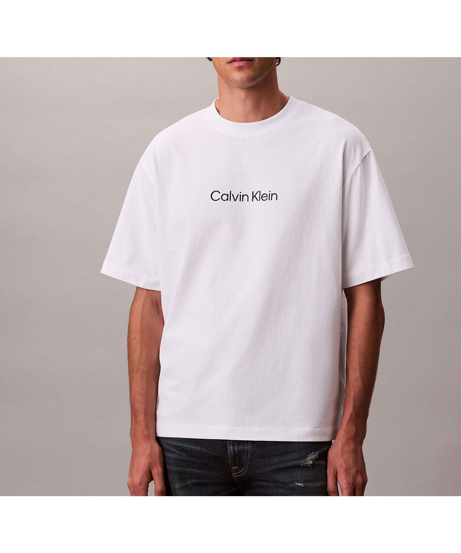 【カルバンクライン/Calvin Klein】の【公式ショップ】 カルバンクライン スタンダード リラックス クルーネック Tシャツ Calvin Klein 40HM228 インテリア・キッズ・メンズ・レディースファッション・服の通販 founy(ファウニー) 　ファッション　Fashion　レディースファッション　Fashion for Women　トップス・カットソー　Cut & Sew Tops　シャツ・ブラウス・オフィスカジュアル　Elegant Blouses & Button-Ups　ロングTシャツ・Tシャツ　Longline T-Shirts & Tees　おすすめ　Recommended / Our Picks　インナー　Innerwear　スタンダード　Standard, Basic　フロント　Front, Front Design　ブライト　Bright, Shiny　プリント　Print, Printed Pattern　リラックス　Relax, Relaxed Fit　Bright White|ID: prp329100004981165 ipo3291000000037320916