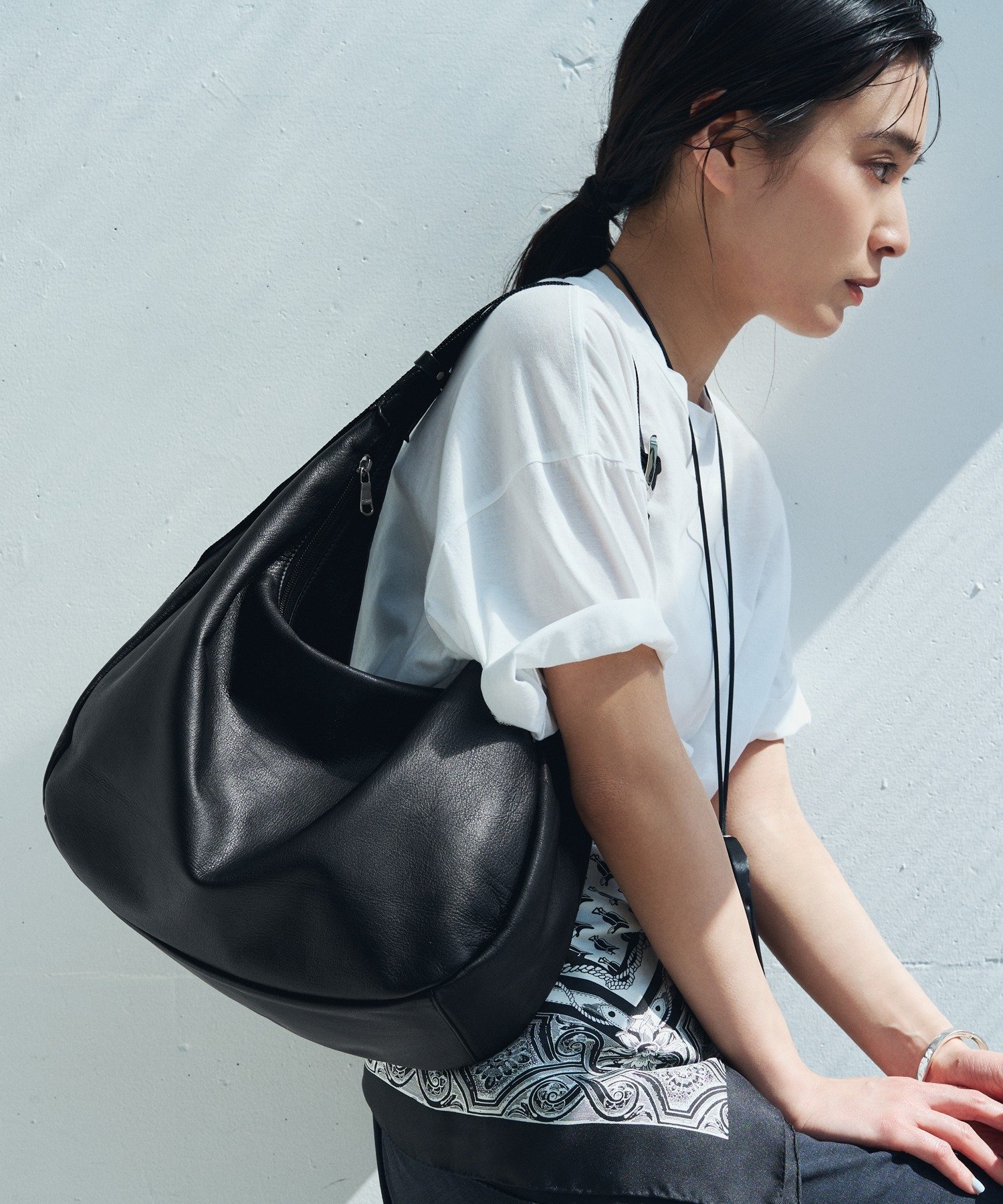 【ラシット/russet】のソフトレザーラウンドビッグショルダーバッグ インテリア・キッズ・メンズ・レディースファッション・服の通販 founy(ファウニー) 　ファッション　Fashion　レディースファッション　Fashion for Women　バッグ　Bags　ショルダー　Shoulder, Shoulder Strap　シルバー　Silver, Metallic Silver　シンプル　Simple, Minimal　人気　Popular, Best Seller　フォルム　Silhouette, Form　ベーシック　Basic, Essential　ポケット　Pocket, Pocket Detail　日本製　Made In Japan　エレガント 上品　Elegant　ブラックその他2|ID: prp329100004981186 ipo3291000000037321052