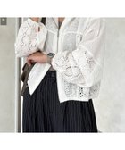 【シーピーシーエム/CPCM】のパッチワークレースジップパーカー 大人の最旬トレンドファッション＆コーディネート founy(ファウニー) ファッション Fashion レディースファッション Fashion for Women トップス・カットソー Cut & Sew Tops レディースパーカー・カジュアルフーディー Casual Hoodies & Sweatshirts キャミワンピース Cami Dress, Slip Dress ショート Short, Short Length ジップアップ Zip-Up, Full Zip スラックス Slacks, Dress Pants スリーブ Sleeve, Long Sleeve / Short Sleeve ダウン Down, Puffer デニム Denim, Jeans Material トレンド Trend, Trending Now 定番 Standard, Basic Item バランス Balance, Style Balance パッチワーク Patchwork, Mixed Fabric パーカー Hoodie, Parka フェミニン Feminine, Girly レース Lace, Lace Fabric おすすめ Recommended / Our Picks 夏 Summer thumbnail ホワイト|ID: prp329100004981234 ipo3291000000037321339