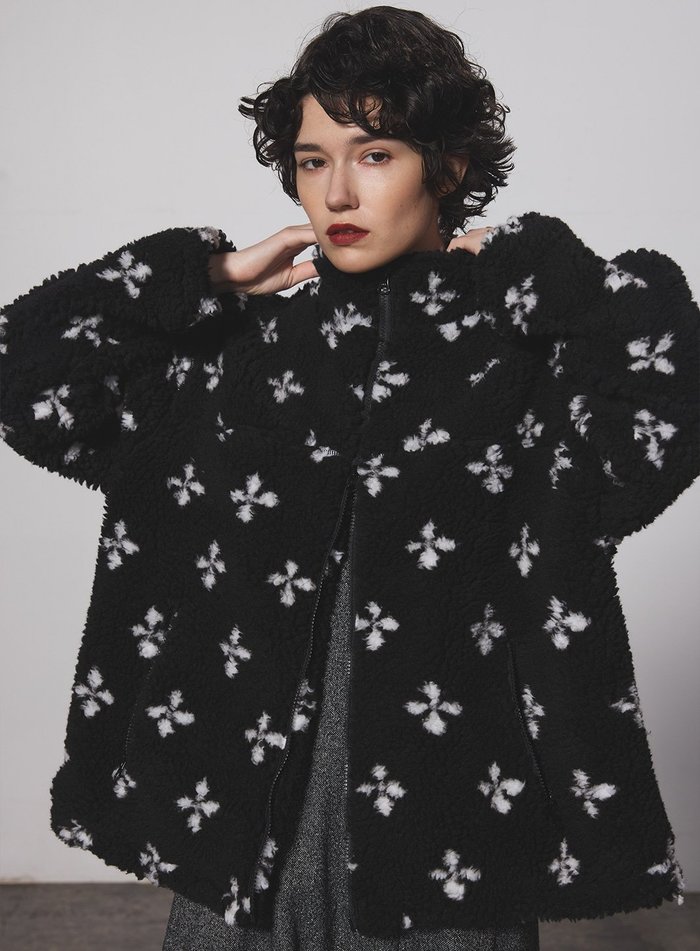 【コエル/COEL】のフラワーボアジップブルゾン インテリア・キッズ・メンズ・レディースファッション・服の通販 founy(ファウニー) https://founy.com/ ファッション Fashion レディースファッション Fashion for Women アウター Coat / Outerwear Collection ブルゾンジャケット・スポーティアウター Blouson Jackets アウトドア Outdoor Clothing ドローコード Drawcord, Drawstring Cord 防寒 Cold Protection, Winter-Ready |ID: prp329100004981315 ipo3291000000037321675