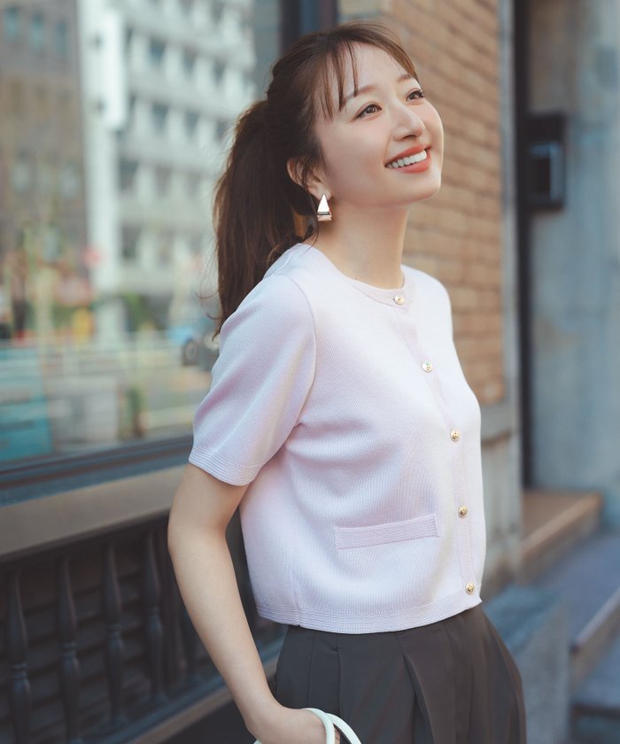 【ナチュラル ビューティー ベーシック/NATURAL BEAUTY BASIC】のシルクブレンドカーディガン半袖 インテリア・キッズ・メンズ・レディースファッション・服の通販 founy(ファウニー) https://founy.com/ 雑誌掲載アイテム Magazine Picks & Fashion Features ファッション雑誌 Fashion Magazines オッジ Oggi ファッション Fashion レディースファッション Fashion for Women トップス・カットソー Cut & Sew Tops カーディガン・羽織り Layered Style Cardigans カーディガン Cardigan, Knitwear コンパクト Compact, Small Size シルク Silk, 100% Silk ブレード Braid, Decorative Trim エレガント 上品 Elegant 半袖 Short Sleeve, Half Sleeve 夏 Summer 雑誌 Magazine, Fashion Magazine |ID: prp329100004981322 ipo3291000000037321723