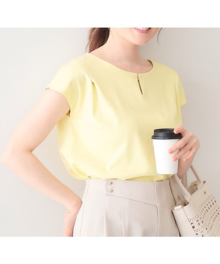 【インデックス/INDEX】の【接触冷感/UVケア】ビジューキーネックフレンチトップス《洗濯機OK/XS~3L/8col》 インテリア・キッズ・メンズ・レディースファッション・服の通販 founy(ファウニー) 　ファッション　Fashion　レディースファッション　Fashion for Women　トップス・カットソー　Cut & Sew Tops　エレガント 上品　Elegant　コンパクト　Compact, Small Size　シンプル　Simple, Minimal　スマート　Smart, Elegant　スリーブ　Sleeve, Long Sleeve / Short Sleeve　ビジュー　Bijou, Jewel-like Accent　フレンチ　French, French Style　フロント　Front, Front Design　ライトイエロー|ID: prp329100004981378 ipo3291000000037321986