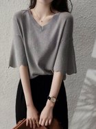 【ドゥーベル/Doux Belle】のVネックフレアスリーブニットトップス レディース トップス 大人の最旬トレンドファッション＆コーディネート founy(ファウニー) ファッション Fashion レディースファッション Fashion for Women トップス・カットソー Cut & Sew Tops ニット Knit Tops & Sweaters Vネックトップス V-Neck Tops / V-Cut Neckline Shirts シンプル Simple, Minimal スカラップ Scallop, Scalloped Edge バランス Balance, Style Balance フレア Flare, Flared フロント Front, Front Design リラックス Relax, Relaxed Fit 半袖 Short Sleeve, Half Sleeve 夏 Summer 春 Spring S/S・春夏 SS, Spring/Summer, Warm Season thumbnail グレー|ID: prp329100004981399 ipo3291000000037322099