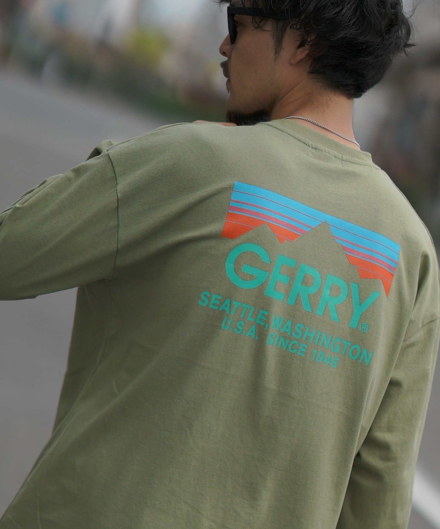 【インプローブス/improves】のGERRY ジェリー 別注 マウンテン プリント 長袖Tシャツ インテリア・キッズ・メンズ・レディースファッション・服の通販 founy(ファウニー) 　ファッション　Fashion　レディースファッション　Fashion for Women　トップス・カットソー　Cut & Sew Tops　シャツ・ブラウス・オフィスカジュアル　Elegant Blouses & Button-Ups　ロングTシャツ・Tシャツ　Longline T-Shirts & Tees　アウトドア　Outdoor Clothing　アメリカン　American Style　カーゴパンツ　Cargo Pants, Utility Pants　ショーツ　Shorts, Short Pants　デニム　Denim, Jeans Material　トレンド　Trend, Trending Now　定番　Standard, Basic Item　長袖　Long Sleeve, Full Sleeve　パープル　Purple, Violet　プリント　Print, Printed Pattern　別注　Limited Edition, Custom Order　ワイド　Wide, Wide Fit　おすすめ　Recommended / Our Picks　カーキ|ID: prp329100004981507 ipo3291000000037322944