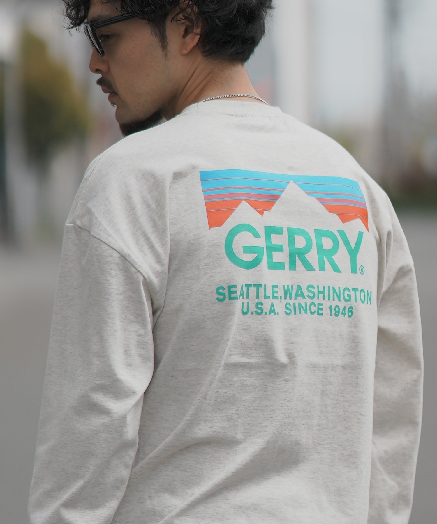 【インプローブス/improves】のGERRY ジェリー 別注 マウンテン プリント 長袖Tシャツ インテリア・キッズ・メンズ・レディースファッション・服の通販 founy(ファウニー) 　ファッション　Fashion　レディースファッション　Fashion for Women　トップス・カットソー　Cut & Sew Tops　シャツ・ブラウス・オフィスカジュアル　Elegant Blouses & Button-Ups　ロングTシャツ・Tシャツ　Longline T-Shirts & Tees　アウトドア　Outdoor Clothing　アメリカン　American Style　カーゴパンツ　Cargo Pants, Utility Pants　ショーツ　Shorts, Short Pants　デニム　Denim, Jeans Material　トレンド　Trend, Trending Now　定番　Standard, Basic Item　長袖　Long Sleeve, Full Sleeve　パープル　Purple, Violet　プリント　Print, Printed Pattern　別注　Limited Edition, Custom Order　ワイド　Wide, Wide Fit　おすすめ　Recommended / Our Picks　オートミール|ID: prp329100004981507 ipo3291000000037322945