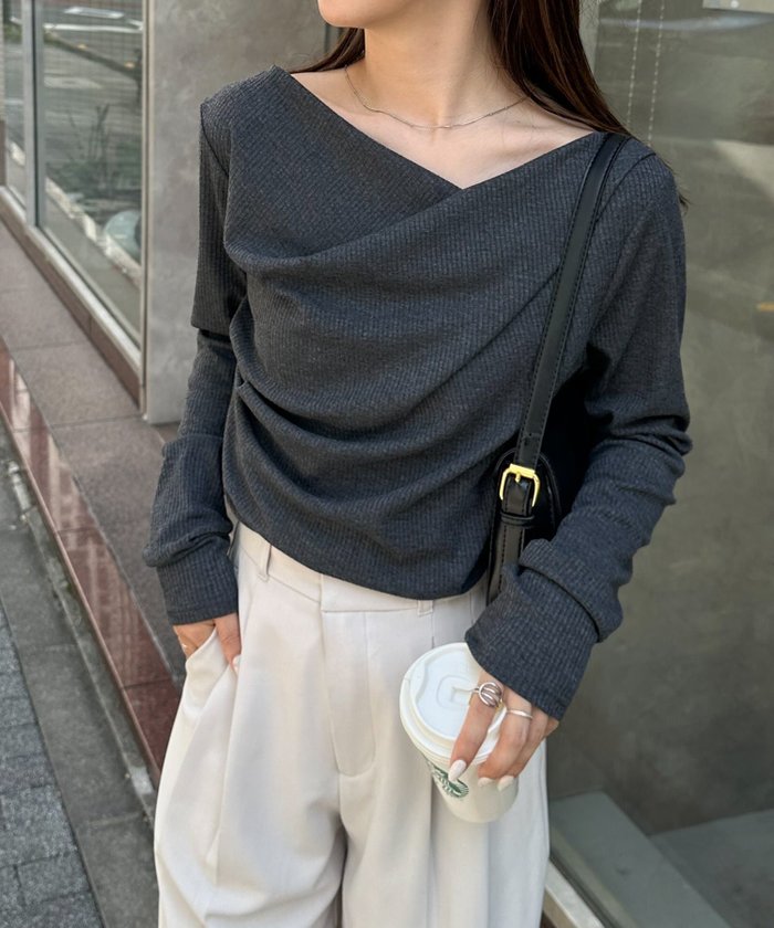 【ラナン/Ranan】のRanan/ドレープオフショルリブロンT インテリア・キッズ・メンズ・レディースファッション・服の通販 founy(ファウニー) https://founy.com/ ファッション Fashion レディースファッション Fashion for Women トップス・カットソー Cut & Sew Tops ロングTシャツ・Tシャツ Longline T-Shirts & Tees カシュクール Wrap Design シンプル Simple, Minimal ジャケット Jacket, Outerwear タイトスカート Pencil Skirt, Tight Skirt デコルテ Décolleté, Neckline トレンド Trend, Trending Now ドレープ Drape, Draping Fabric フィット Fit, Slim Fit フェミニン Feminine, Girly ベーシック Basic, Essential ボーダー Border, Stripe ポケット Pocket, Pocket Detail 半袖 Short Sleeve, Half Sleeve エレガント 上品 Elegant |ID: prp329100004981508 ipo3291000000037322946