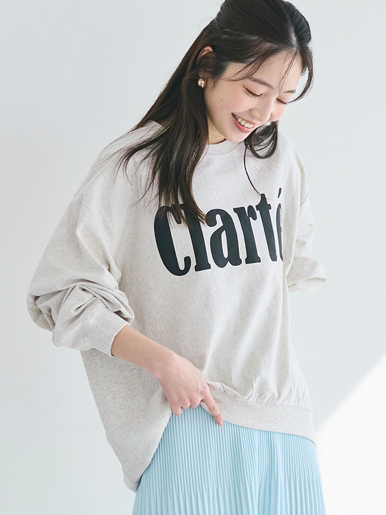 【コカ/COCA】のT-スウェットロゴビッグシルエット インテリア・キッズ・メンズ・レディースファッション・服の通販 founy(ファウニー) 　ファッション　Fashion　レディースファッション　Fashion for Women　トップス・カットソー　Cut & Sew Tops　レディースパーカー・カジュアルフーディー　Casual Hoodies & Sweatshirts　スウェット・クルーネックトップス　Sweatshirts & Crewnecks / Relaxed Fit Sweat Tops　ウォッシャブル　Machine Washable　春　Spring　秋　Autumn　カーゴパンツ　Cargo Pants, Utility Pants　シンプル　Simple, Minimal　スウェット / スエット　Sweatshirt, Sweatwear　タートル　Turtleneck, Turtle Collar　デニム　Denim, Jeans Material　長袖　Long Sleeve, Full Sleeve　ビッグ　Big, Oversized　フロント　Front, Front Design　ボトム　Bottoms, Lower Wear　ポケット　Pocket, Pocket Detail　2026年　2026　2026春夏・S/S　Spring/Summer 2026 SS26　Oatmeal|ID: prp329100004981528 ipo3291000000037323026