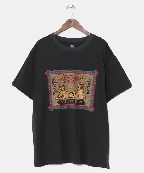 【アミナコレクション/Amina Collection】の【チャイハネ】マッチ香メンズTシャツ(Lサイズ) インテリア・キッズ・メンズ・レディースファッション・服の通販 founy(ファウニー) 　ファッション　Fashion　レディースファッション　Fashion for Women　トップス・カットソー　Cut & Sew Tops　シャツ・ブラウス・オフィスカジュアル　Elegant Blouses & Button-Ups　ロングTシャツ・Tシャツ　Longline T-Shirts & Tees　プリント　Print, Printed Pattern　メンズ　Men's, Menswear　ワンポイント　One Point, Statement Accent　ヴィンテージ　Vintage Style　ブラック|ID: prp329100004981550 ipo3291000000037323119