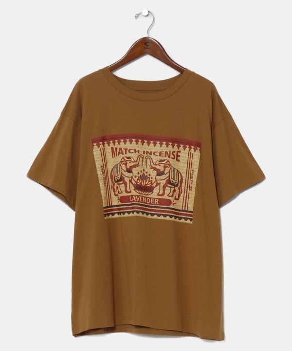 【アミナコレクション/Amina Collection】の【チャイハネ】マッチ香メンズTシャツ(Lサイズ) インテリア・キッズ・メンズ・レディースファッション・服の通販 founy(ファウニー) 　ファッション　Fashion　レディースファッション　Fashion for Women　トップス・カットソー　Cut & Sew Tops　シャツ・ブラウス・オフィスカジュアル　Elegant Blouses & Button-Ups　ロングTシャツ・Tシャツ　Longline T-Shirts & Tees　プリント　Print, Printed Pattern　メンズ　Men's, Menswear　ワンポイント　One Point, Statement Accent　ヴィンテージ　Vintage Style　ブラウン|ID: prp329100004981550 ipo3291000000037323125