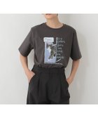 【アフタヌーンティー リビング/Afternoon Tea LIVING】のプリントTシャツ/CAT 大人の最旬トレンドファッション＆コーディネート founy(ファウニー) ファッション Fashion レディースファッション Fashion for Women トップス・カットソー Cut & Sew Tops シャツ・ブラウス・オフィスカジュアル Elegant Blouses & Button-Ups ロングTシャツ・Tシャツ Longline T-Shirts & Tees イラスト Illustration インナー Innerwear フロント Front, Front Design プリント Print, Printed Pattern ベーシック Basic, Essential 猫 Cat, Kitty thumbnail チャコールグレー|ID: prp329100004981632 ipo3291000000037323392