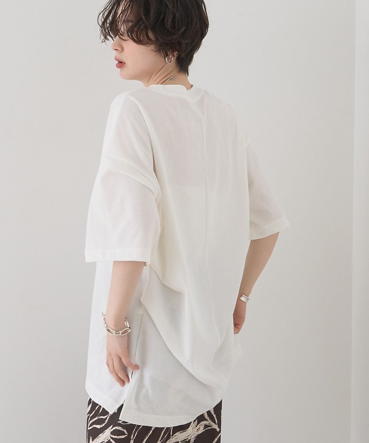 【ルージュヴィフラクレ/Rouge vif la cle】のコットンバックドレープTシャツ/セミロング丈 大人の最旬トレンドファッション＆コーディネート founy(ファウニー) 　ファッション　Fashion　レディースファッション　Fashion for Women　トップス・カットソー　Cut & Sew Tops　シャツ・ブラウス・オフィスカジュアル　Elegant Blouses & Button-Ups　ロングTシャツ・Tシャツ　Longline T-Shirts & Tees　バッグ　Bags　ヴィンテージ　Vintage Style　春　Spring　ショルダー　Shoulder, Shoulder Strap　シンプル　Simple, Minimal　ジャケット　Jacket, Outerwear　デニム　Denim, Jeans Material　ドレープ　Drape, Draping Fabric　ドロップ　Drop Shoulder, Dropped Style　バランス　Balance, Style Balance　リラックス　Relax, Relaxed Fit　ロング　Long, Long-Length　ワイド　Wide, Wide Fit　S/S・春夏　SS, Spring/Summer, Warm Season　夏　Summer　 other-1|ID: prp329100004981640 ipo3291000000037323420
