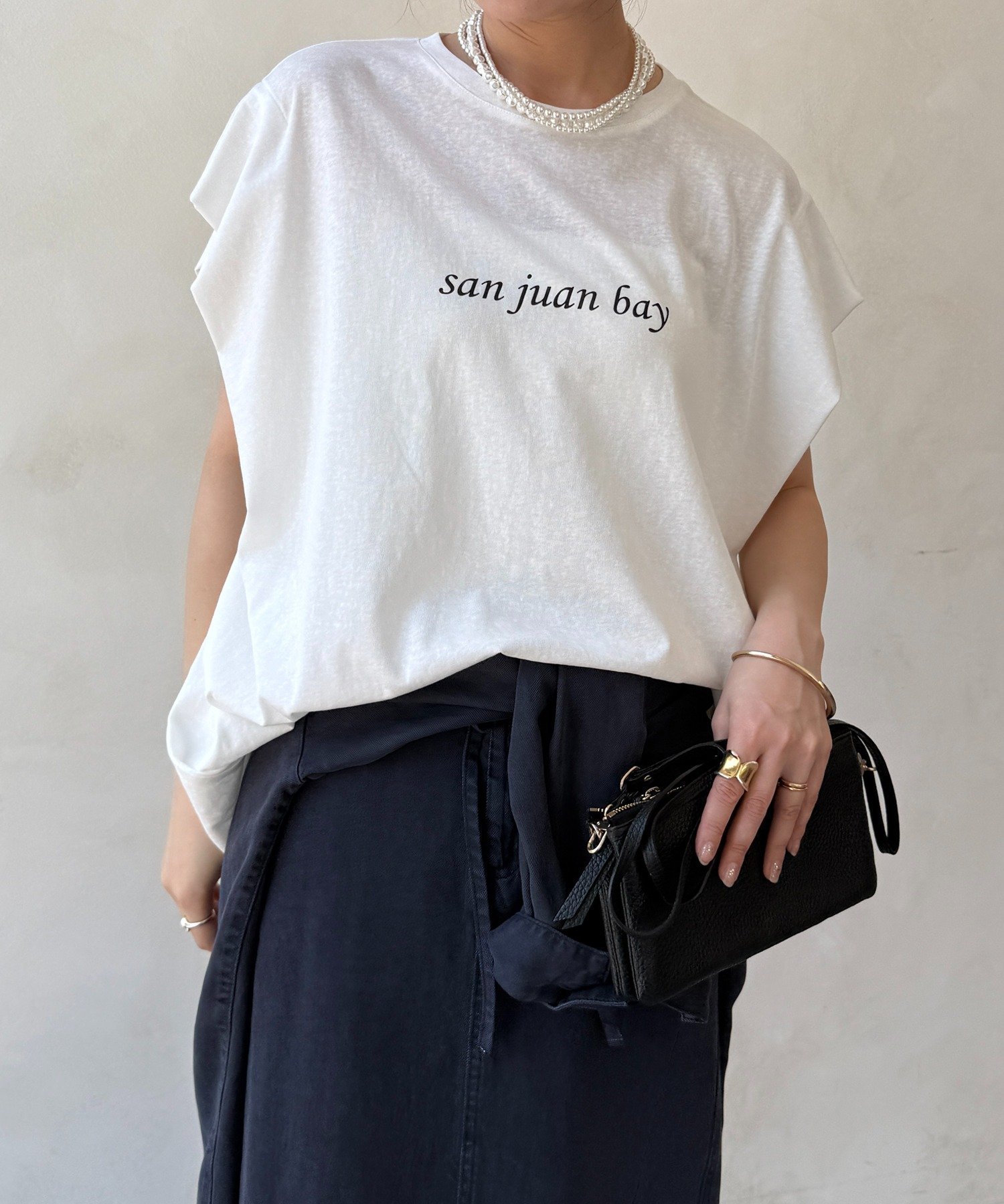【ドゥドゥ/DouDou】の裾ドロストチュニックロゴTEE 大人の最旬トレンドファッション＆コーディネート founy(ファウニー) 　ファッション　Fashion　レディースファッション　Fashion for Women　トップス・カットソー　Cut & Sew Tops　スマート　Smart, Elegant　スリーブ　Sleeve, Long Sleeve / Short Sleeve　雑誌　Magazine, Fashion Magazine　チュニック　Tunic, Long Top　ドローストリング　Drawstring, Pull Cord　バランス　Balance, Style Balance　フレンチ　French, French Style　フロント　Front, Front Design　リラックス　Relax, Relaxed Fit　S/S・春夏　SS, Spring/Summer, Warm Season　再入荷　Restock / Back in Stock　夏　Summer　エレガント 上品　Elegant　2026年　2026　2026春夏・S/S　Spring/Summer 2026 SS26　 other-1|ID: prp329100004981649 ipo3291000000037323461