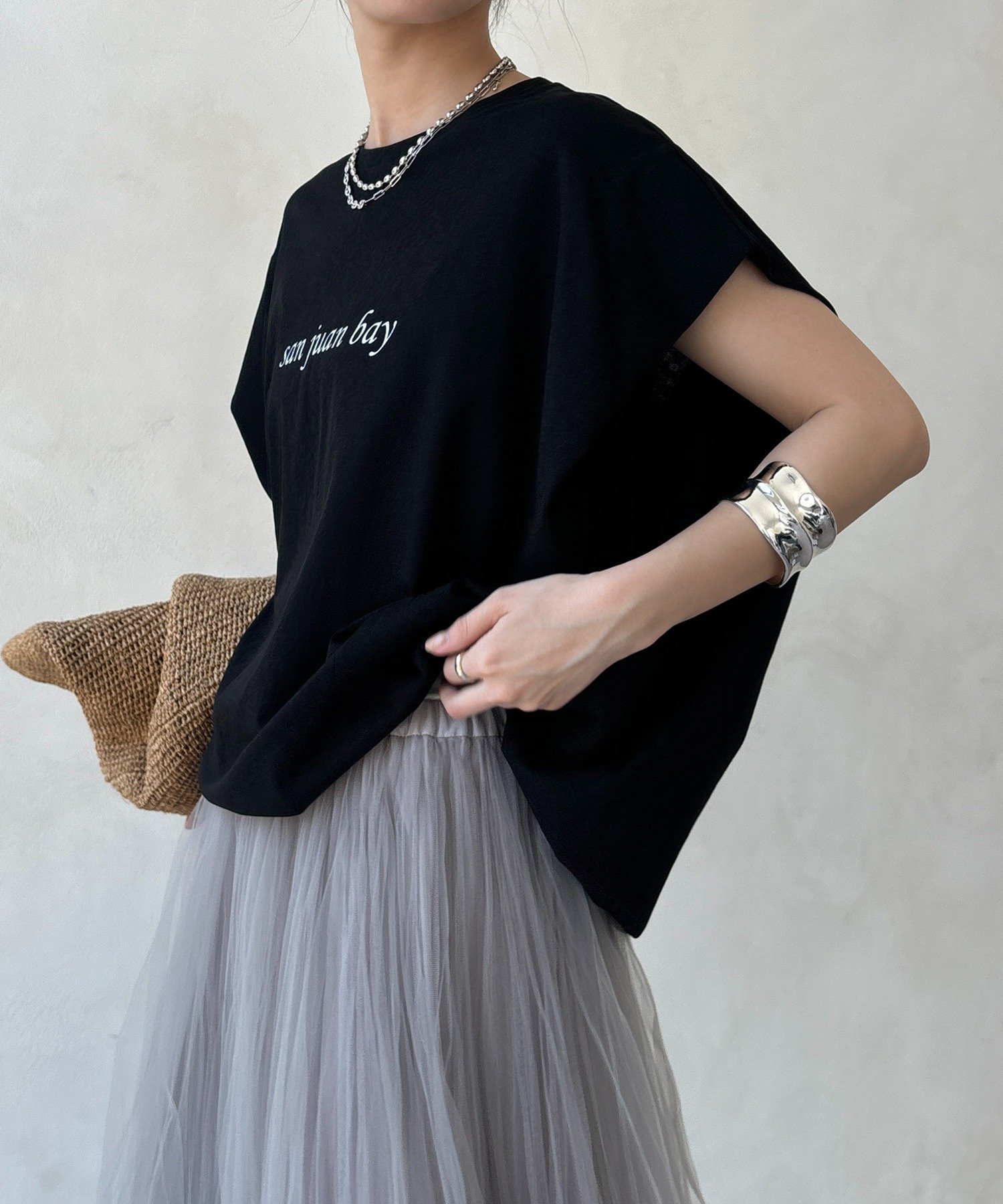 【ドゥドゥ/DouDou】の裾ドロストチュニックロゴTEE インテリア・キッズ・メンズ・レディースファッション・服の通販 founy(ファウニー) 　ファッション　Fashion　レディースファッション　Fashion for Women　トップス・カットソー　Cut & Sew Tops　スマート　Smart, Elegant　スリーブ　Sleeve, Long Sleeve / Short Sleeve　雑誌　Magazine, Fashion Magazine　チュニック　Tunic, Long Top　ドローストリング　Drawstring, Pull Cord　バランス　Balance, Style Balance　フレンチ　French, French Style　フロント　Front, Front Design　リラックス　Relax, Relaxed Fit　S/S・春夏　SS, Spring/Summer, Warm Season　再入荷　Restock / Back in Stock　夏　Summer　エレガント 上品　Elegant　2026年　2026　2026春夏・S/S　Spring/Summer 2026 SS26　ブラック|ID: prp329100004981649 ipo3291000000037323464