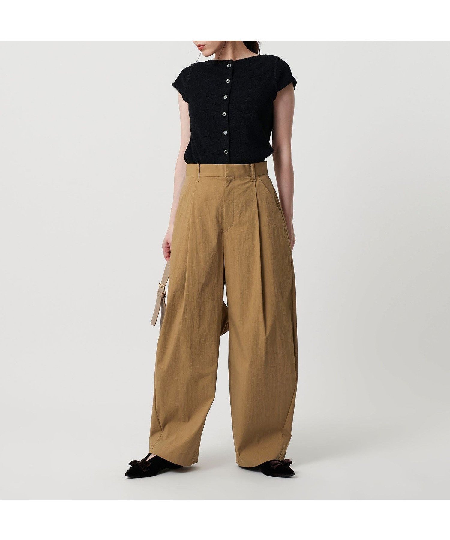 【ユナイテッドアローズ/UNITED ARROWS】のタック カーブパンツ -接触冷感- インテリア・キッズ・メンズ・レディースファッション・服の通販 founy(ファウニー) 　ファッション　Fashion　レディースファッション　Fashion for Women　パンツ　Pants & Trousers　カットソー　Cut and Sewn Top　カーディガン　Cardigan, Knitwear　コンパクト　Compact, Small Size　サマー　Summer, Summer Style　ショート　Short, Short Length　シンプル　Simple, Minimal　タイプライター　Typewriter Fabric, Crisp Cotton　トレンド　Trend, Trending Now　アウトレット　Outlet / Clearance　おすすめ　Recommended / Our Picks　その他7|ID: prp329100004981668 ipo3291000000037323569