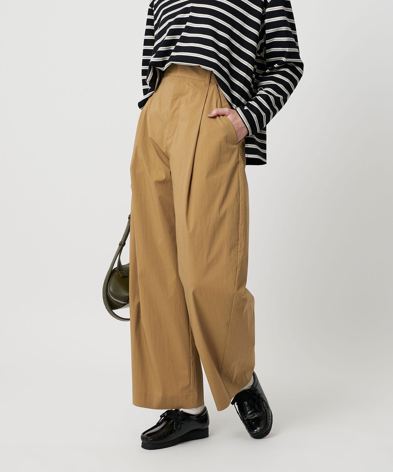 【ユナイテッドアローズ/UNITED ARROWS】のタック カーブパンツ -接触冷感- インテリア・キッズ・メンズ・レディースファッション・服の通販 founy(ファウニー) 　ファッション　Fashion　レディースファッション　Fashion for Women　パンツ　Pants & Trousers　カットソー　Cut and Sewn Top　カーディガン　Cardigan, Knitwear　コンパクト　Compact, Small Size　サマー　Summer, Summer Style　ショート　Short, Short Length　シンプル　Simple, Minimal　タイプライター　Typewriter Fabric, Crisp Cotton　トレンド　Trend, Trending Now　アウトレット　Outlet / Clearance　おすすめ　Recommended / Our Picks　MOCA|ID: prp329100004981668 ipo3291000000037323573