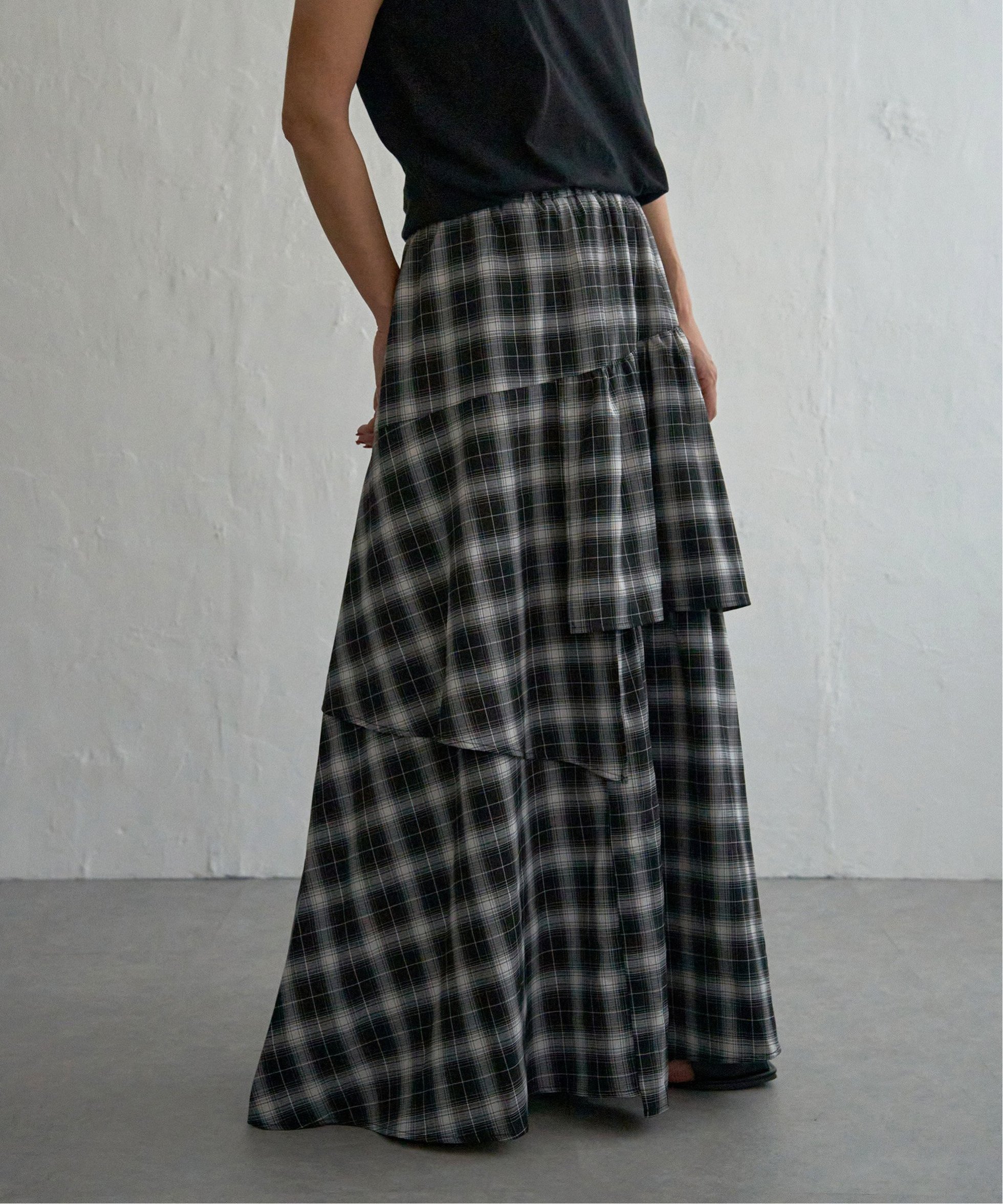 【ノッチ/notch】の【sweet web掲載】アシメティアードスカート インテリア・キッズ・メンズ・レディースファッション・服の通販 founy(ファウニー) 　雑誌掲載アイテム　Magazine Picks & Fashion Features　ファッション雑誌　Fashion Magazines　スウィート　Sweet　ファッション　Fashion　レディースファッション　Fashion for Women　スカート　Skirts　ティアードスカート　Tiered Skirts　アシンメトリー　Asymmetrical Style　エレガント 上品　Elegant　キャミソール　Camisole, Spaghetti Strap Top　ギャザー　Gathered, Ruffled　切替　Switching, Contrast Panel　ジャケット　Jacket, Outerwear　雑誌　Magazine, Fashion Magazine　チェック　Check, Plaid, Tartan　ティアードスカート　Tiered Skirt, Flounced Skirt　フレア　Flare, Flared　ブルゾン　Blouson, Bomber Jacket　無地　Plain, Solid Color　おすすめ　Recommended / Our Picks　チェック|ID: prp329100004981710 ipo3291000000037323773
