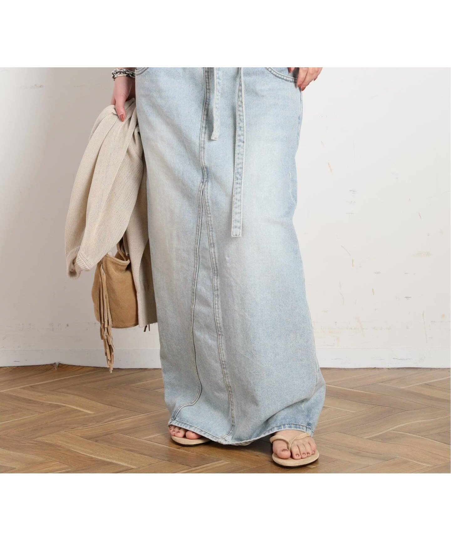 【エーピーストゥディオ/AP STUDIO】の【LOW CLASSIC/ロウ・クラシック】BELTED HIGH WAIST DENIM SKIR インテリア・キッズ・メンズ・レディースファッション・服の通販 founy(ファウニー) 　ファッション　Fashion　レディースファッション　Fashion for Women　コレクション　Collection, Seasonal Line　シンプル　Simple, Minimal　スマート　Smart, Elegant　デニム　Denim, Jeans Material　パターン　Pattern, Design Print　ボトム　Bottoms, Lower Wear　モダン　Modern, Contemporary　ループ　Loop, Loop Knit　人気　Popular, Best Seller　ブルー A|ID: prp329100004981727 ipo3291000000037323865