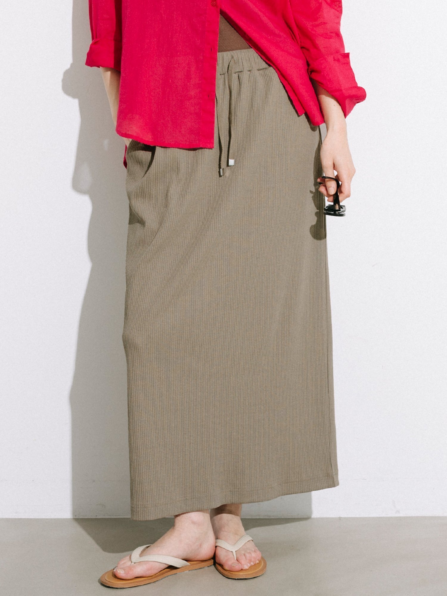 【コカ/COCA】のカットリブIラインスカート インテリア・キッズ・メンズ・レディースファッション・服の通販 founy(ファウニー) 　ファッション　Fashion　レディースファッション　Fashion for Women　スカート　Skirts　春　Spring　カットソー　Cut and Sewn Top　サンダル　Sandals, Summer Shoes　シンプル　Simple, Minimal　ストレッチ　Stretch, Stretchy Fabric　スニーカー　Sneakers, Trainers　スリット　Slit, Slit Detail　ポケット　Pocket, Pocket Detail　マキシ　Maxi, Full Length　無地　Plain, Solid Color　ロング　Long, Long-Length　夏　Summer　2026年　2026　2026春夏・S/S　Spring/Summer 2026 SS26　Greige|ID: prp329100004981735 ipo3291000000037323912