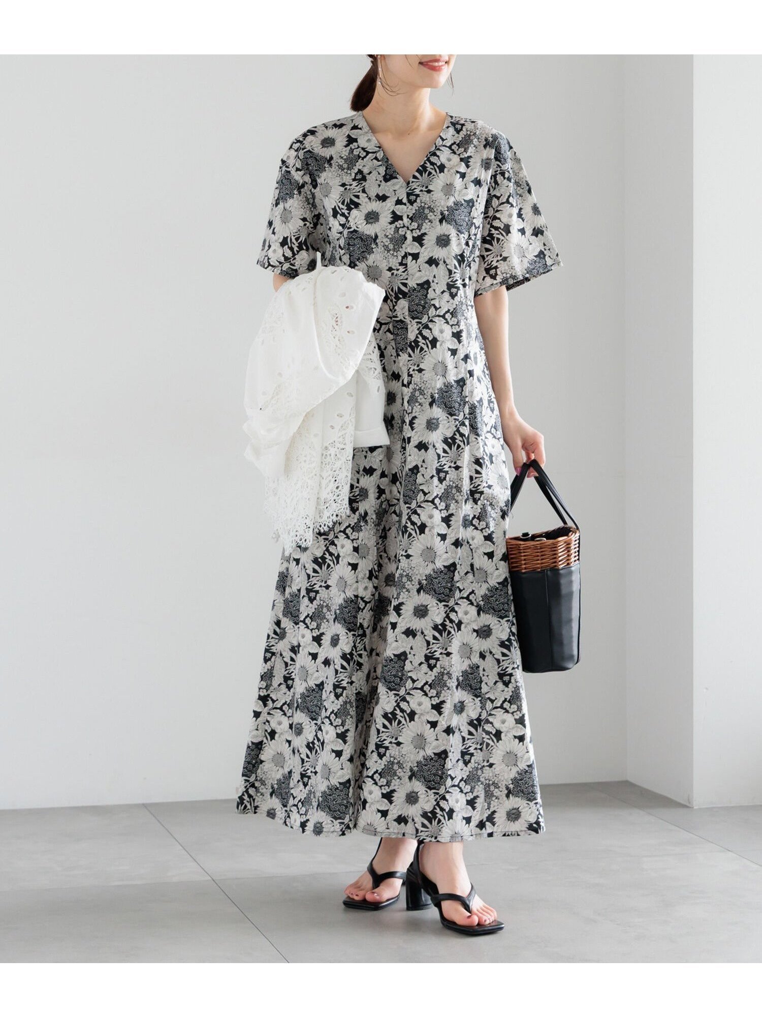 【テチチ/Te chichi】の【LIBERTY FABRICS】Vネックフレアワンピース 大人の最旬トレンドファッション＆コーディネート founy(ファウニー) 　ファッション　Fashion　レディースファッション　Fashion for Women　ワンピース　Dresses　カーディガン　Cardigan, Knitwear　サンダル　Sandals, Summer Shoes　シューズ　Shoes, Footwear　ジャケット　Jacket, Outerwear　フラット　Flat, Flat Shoes　フレア　Flare, Flared　ブロック　Block, Solid Block Pattern　プリント　Print, Printed Pattern　マーガレット　Marguerite, Daisy Pattern　 other-1|ID: prp329100004981770 ipo3291000000037324023