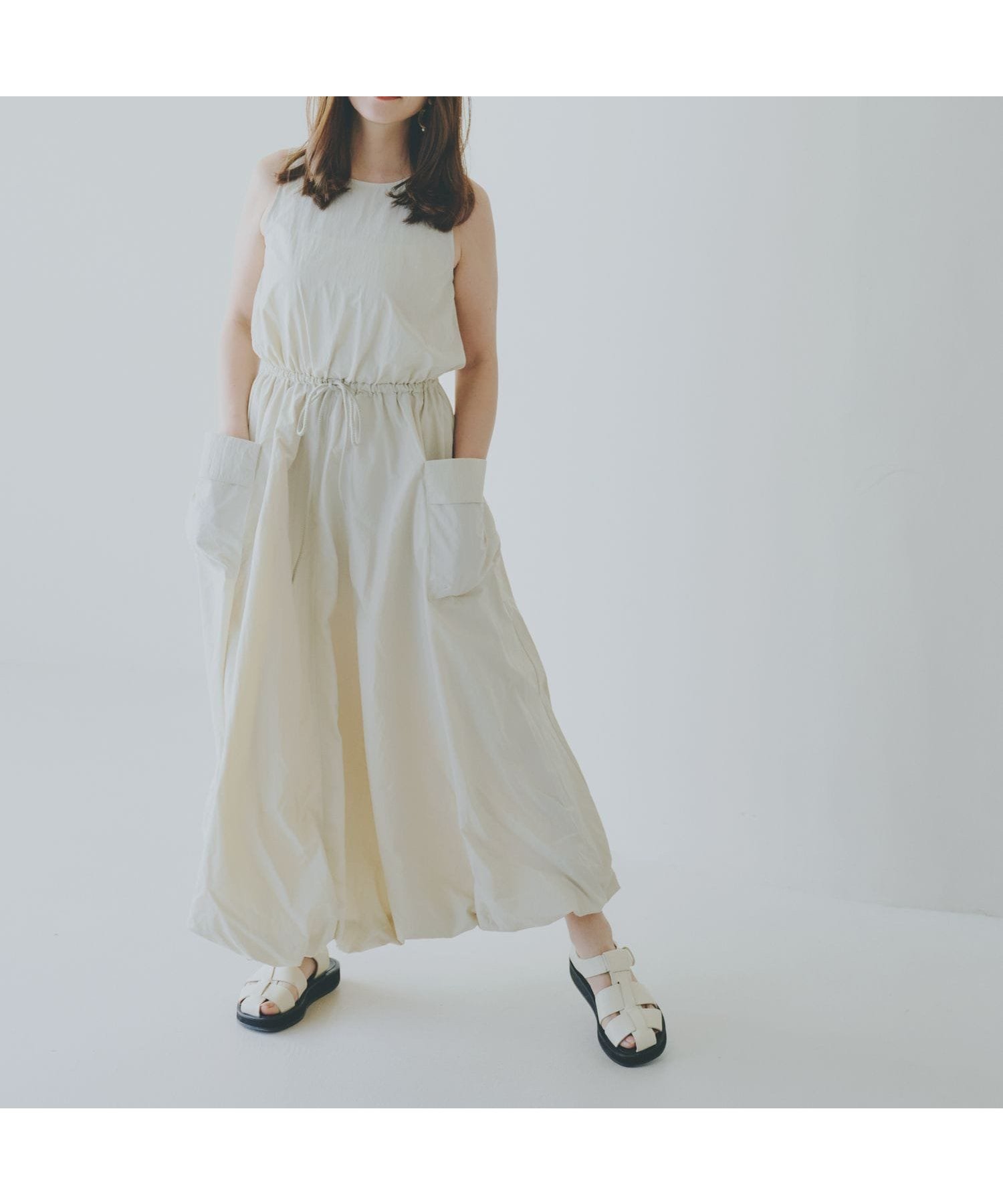 【グローバルワーク/GLOBAL WORK】の高山直子さんコラボ/ドロストバルーンワンピース/EiiS/289646/アウトレット価格 大人の最旬トレンドファッション＆コーディネート founy(ファウニー) 　ファッション　Fashion　レディースファッション　Fashion for Women　ワンピース　Dresses　キャップ　Cap, Baseball Cap　コラボ　Collaboration, Collab　スニーカー　Sneakers, Trainers　雑誌　Magazine, Fashion Magazine　ダウン　Down, Puffer　バランス　Balance, Style Balance　バルーン　Balloon, Balloon Silhouette　ポケット　Pocket, Pocket Detail　アウトレット　Outlet / Clearance　犬　Dog　 other-1|ID: prp329100004981787 ipo3291000000037324082