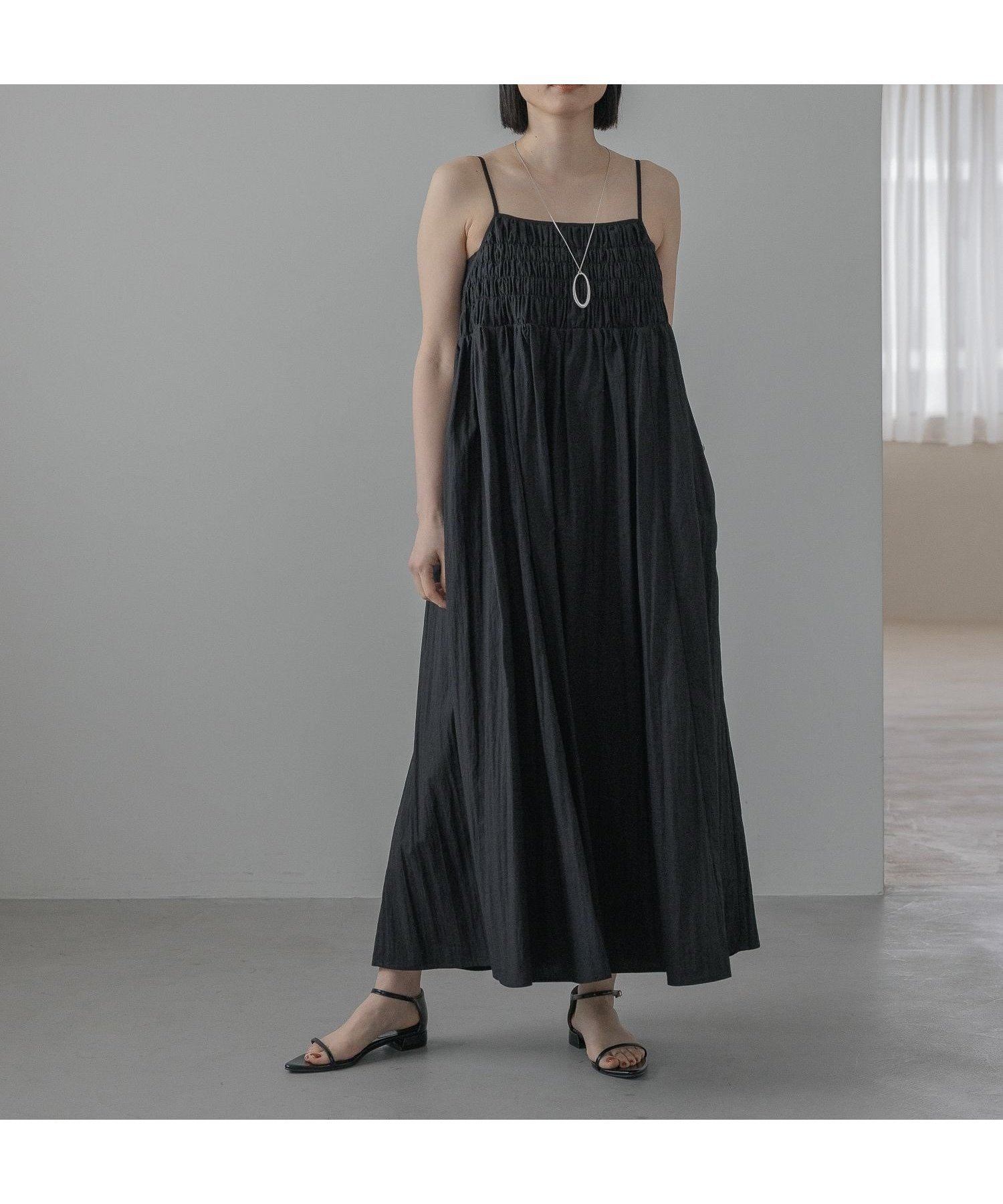 【アパートバイローリーズ/apart by lowrys】の【WEB限定】2WAYシャーリングキャミワンピース インテリア・キッズ・メンズ・レディースファッション・服の通販 founy(ファウニー) 　ファッション　Fashion　レディースファッション　Fashion for Women　ワンピース　Dresses　キャミソールワンピース　Camisole Dresses　おすすめ　Recommended / Our Picks　インナー　Innerwear　カットソー　Cut and Sewn Top　カーディガン　Cardigan, Knitwear　キャミソール　Camisole, Spaghetti Strap Top　キャミワンピース　Cami Dress, Slip Dress　シアー　Sheer, See-Through　シャーリング　Shirring, Ruched　ジャケット　Jacket, Outerwear　スクエア　Square, Square Shape　タンク　Tank Top, Sleeveless Top　ロング　Long, Long-Length　切替　Switching, Contrast Panel　春　Spring　秋　Autumn　ブラック|ID: prp329100004981797 ipo3291000000037324117