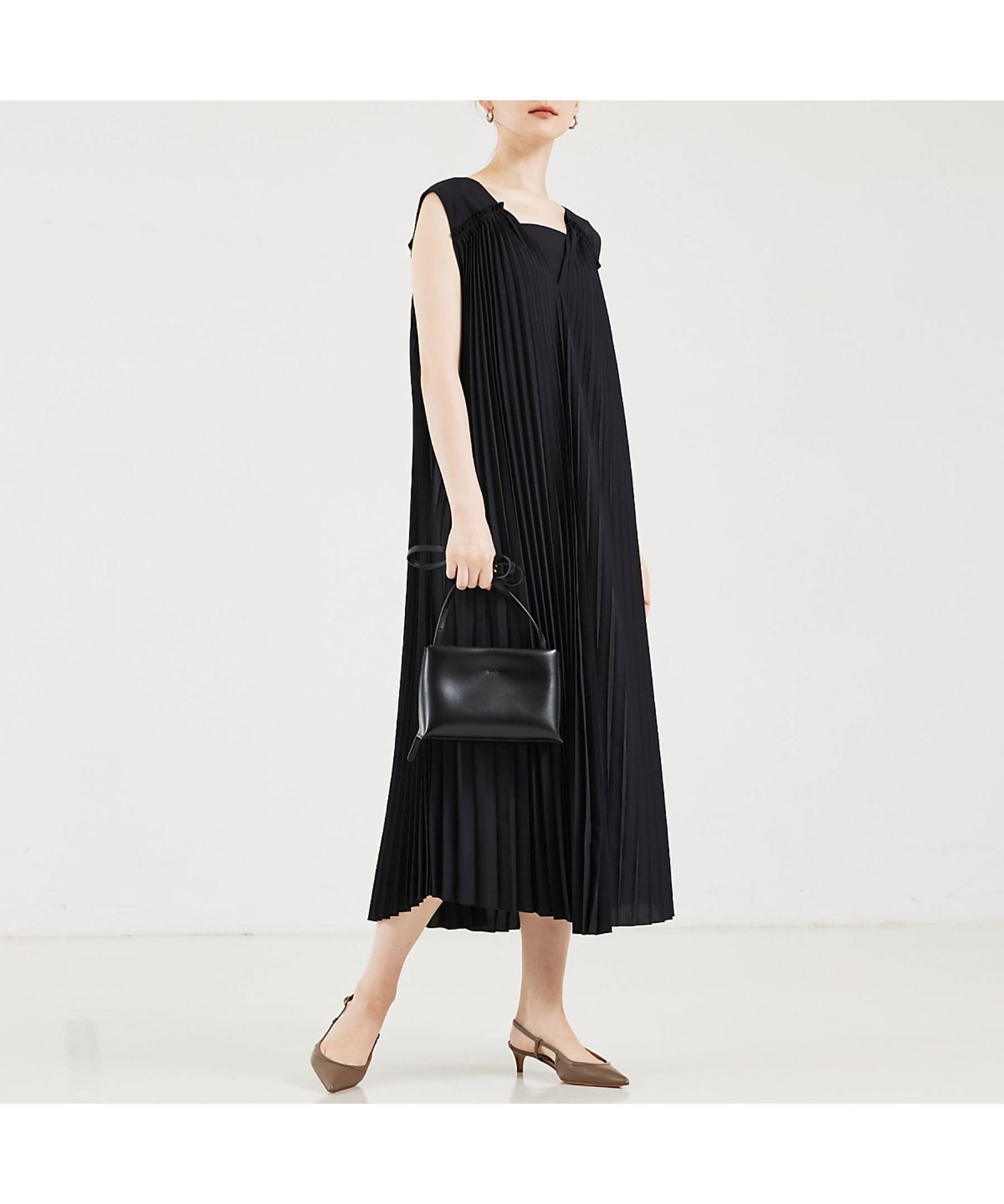 【カリテ/qualite】のサーキュラープリーツワンピース インテリア・キッズ・メンズ・レディースファッション・服の通販 founy(ファウニー) 　ファッション　Fashion　レディースファッション　Fashion for Women　ワンピース　Dresses　おすすめ　Recommended / Our Picks　ネックレス　Necklace, Pendant Necklace　ペチコート　Petticoat, Underskirt　ポケット　Pocket, Pocket Detail　夏　Summer　ブラック|ID: prp329100004981828 ipo3291000000037324223