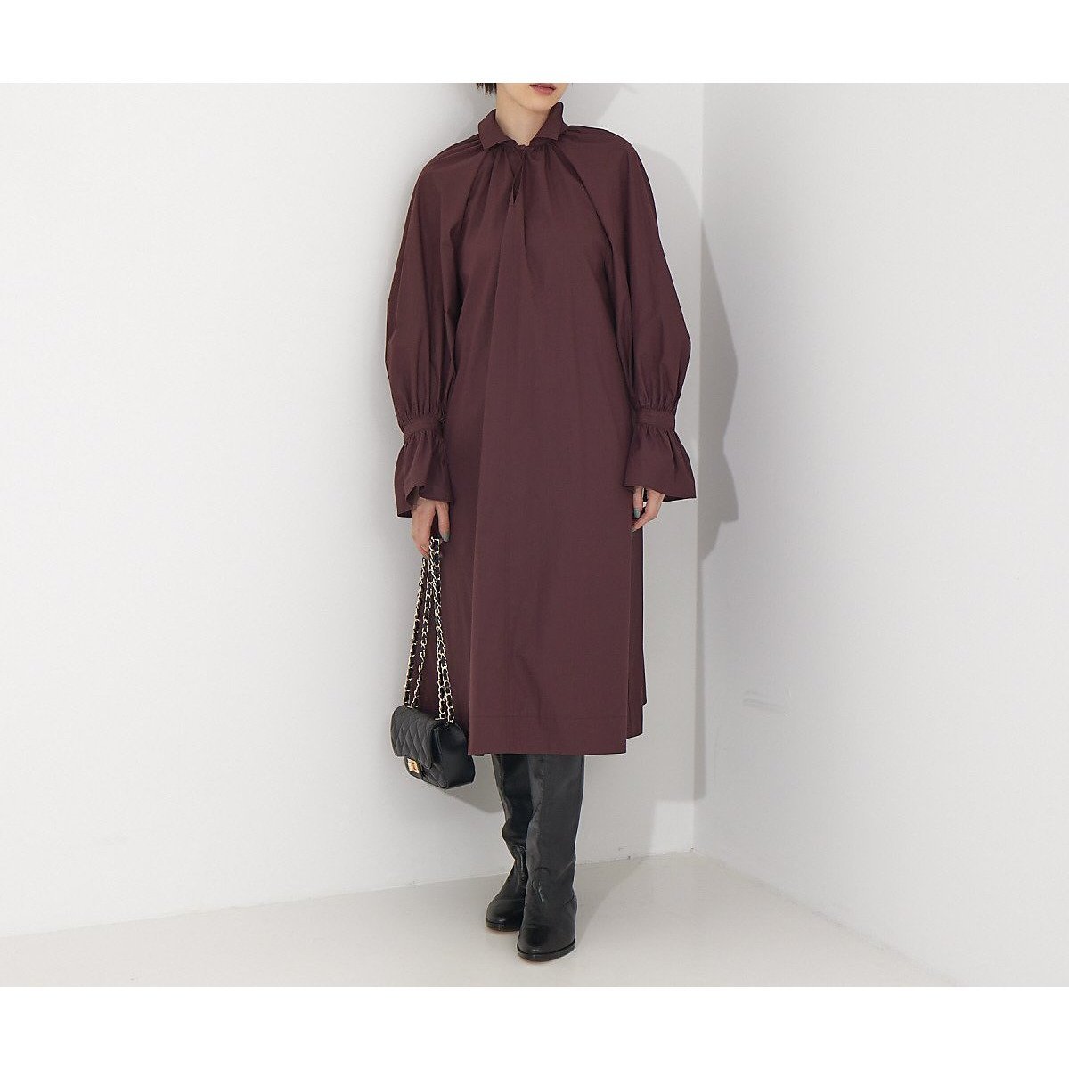 【ルージュヴィフラクレ/Rouge vif la cle】の2WAY襟タックワンピース インテリア・キッズ・メンズ・レディースファッション・服の通販 founy(ファウニー) 　ファッション　Fashion　レディースファッション　Fashion for Women　ワンピース　Dresses　おすすめ　Recommended / Our Picks　ウォーム　Warm Fabric　カフス　Cuff Design　ギャザー　Gathered, Ruffled　クラシカル　Classical, Vintage-Inspired　コンパクト　Compact, Small Size　スキッパー　Skipper, Open Collar　タイプライター　Typewriter Fabric, Crisp Cotton　タートルネック　Turtleneck, High Neck　トレンド　Trend, Trending Now　バランス　Balance, Style Balance　フレア　Flare, Flared　ロング　Long, Long-Length　エレガント 上品　Elegant　冬　Winter / This Winter　軽量　Lightweight, Ultra Light　ブラウン|ID: prp329100004981868 ipo3291000000037324351