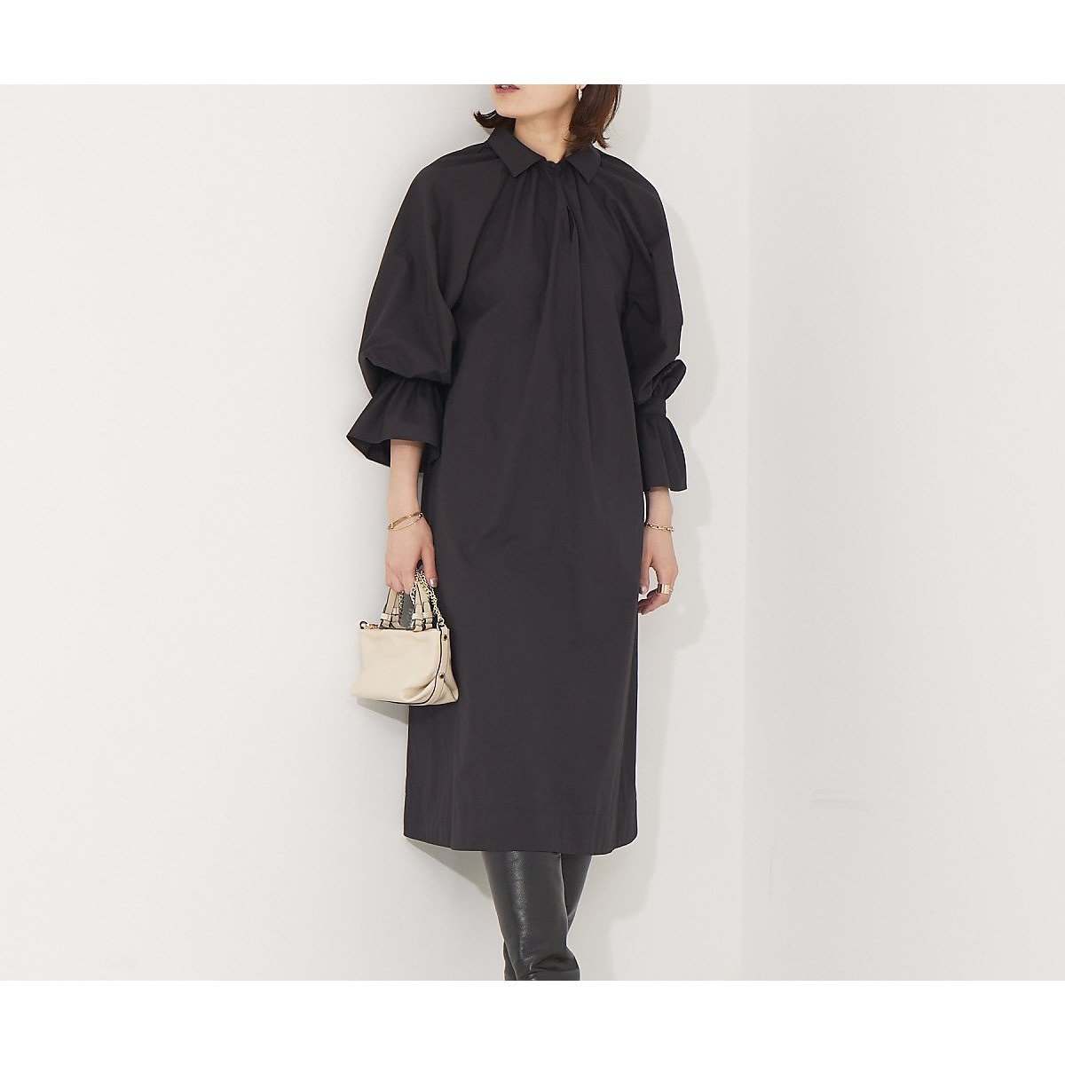 【ルージュヴィフラクレ/Rouge vif la cle】の2WAY襟タックワンピース インテリア・キッズ・メンズ・レディースファッション・服の通販 founy(ファウニー) 　ファッション　Fashion　レディースファッション　Fashion for Women　ワンピース　Dresses　おすすめ　Recommended / Our Picks　ウォーム　Warm Fabric　カフス　Cuff Design　ギャザー　Gathered, Ruffled　クラシカル　Classical, Vintage-Inspired　コンパクト　Compact, Small Size　スキッパー　Skipper, Open Collar　タイプライター　Typewriter Fabric, Crisp Cotton　タートルネック　Turtleneck, High Neck　トレンド　Trend, Trending Now　バランス　Balance, Style Balance　フレア　Flare, Flared　ロング　Long, Long-Length　エレガント 上品　Elegant　冬　Winter / This Winter　軽量　Lightweight, Ultra Light　ブラック|ID: prp329100004981868 ipo3291000000037324352